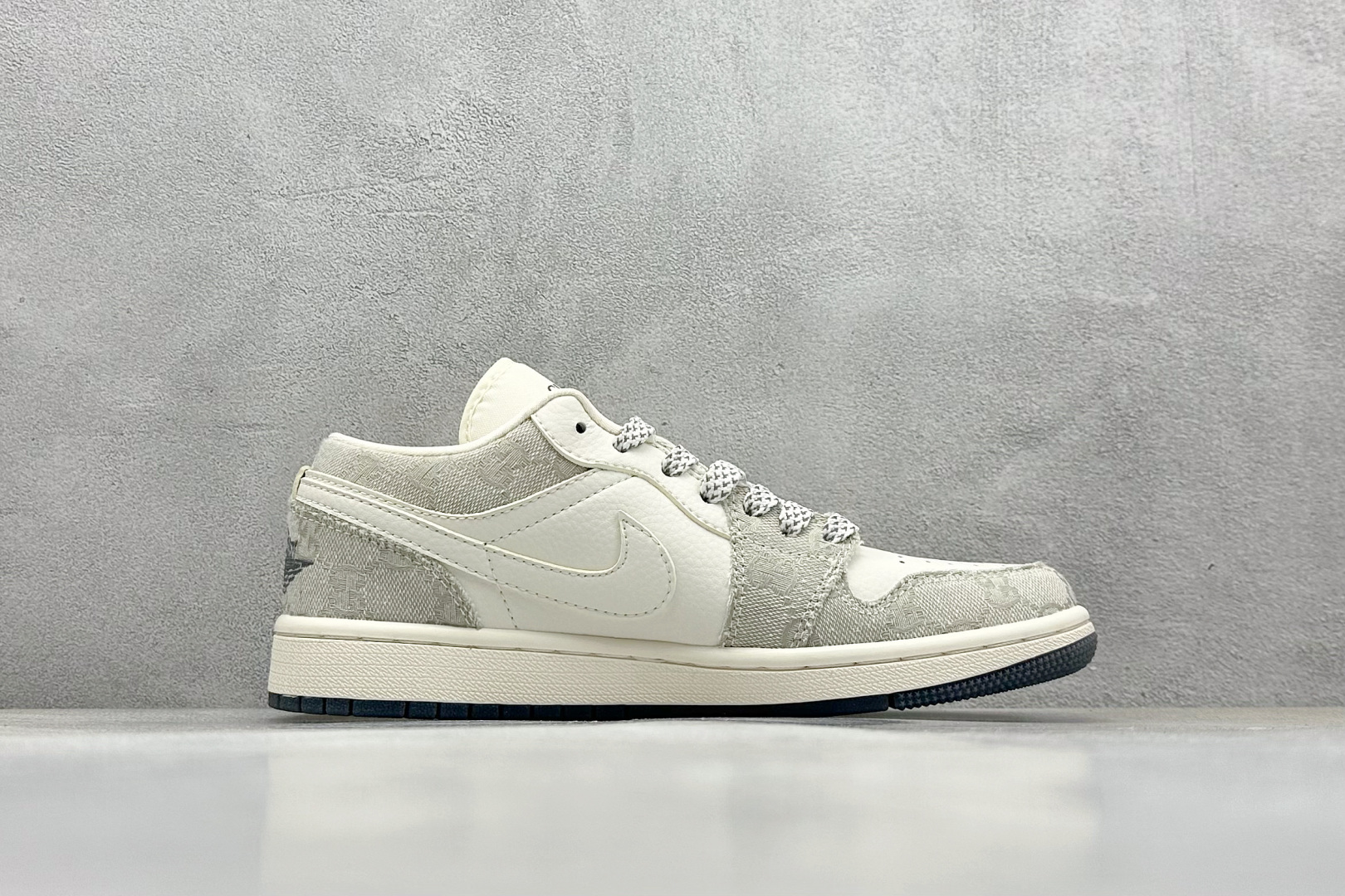XC福利 终端放店
Travis Scott x Nike Air Jordan 1 Low x GUC