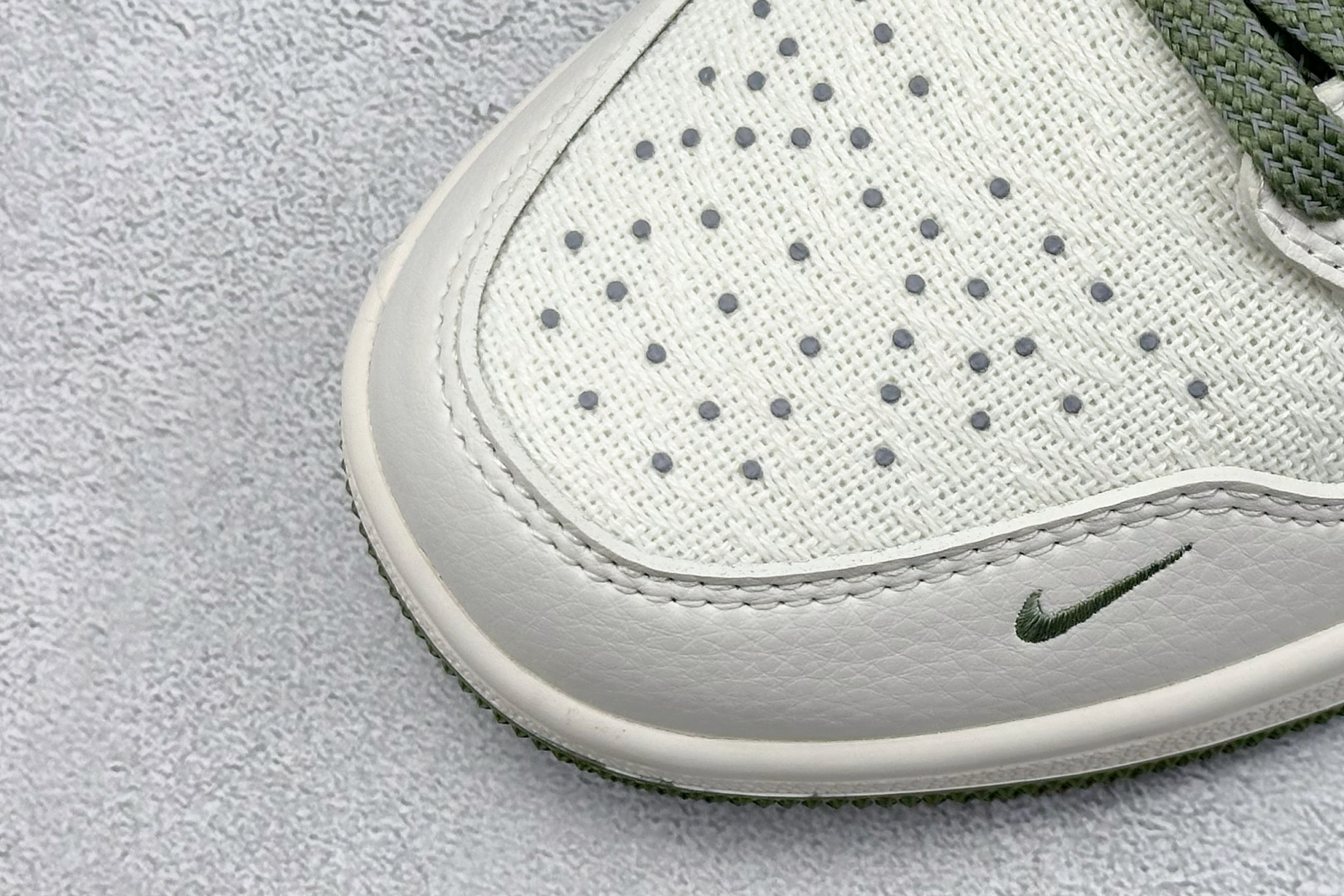 💰185 高性价比版本
【乔1】
Travis Scott x Nike Air Jordan 1 Low x GUCCI 三方联名倒钩
全鞋采用原装头层皮,用料扎实 精雕细琢
鞋型极致还原 飞翼3D打印改良 深度立体
四线中底拉帮皮料选材 钢印 背胶一应俱全 全新批次 原装原模大底全鞋原厂定制皮料,手感细腻正确折边工艺 完美细节诠释
官方货号:DM5688-103
Size:36 36.5 37.5 38 38.5 39 40 40.5 41 42 42.5 43 44 44.5 45
编码:27