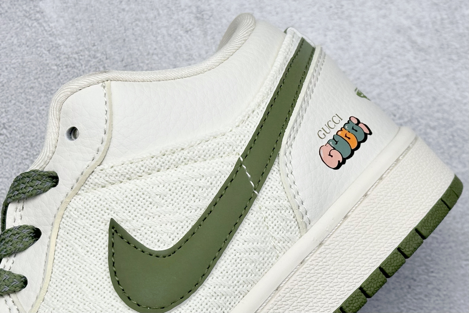 💰185 高性价比版本
【乔1】
Travis Scott x Nike Air Jordan 1 Low x GUCCI 三方联名倒钩
全鞋采用原装头层皮,用料扎实 精雕细琢
鞋型极致还原 飞翼3D打印改良 深度立体
四线中底拉帮皮料选材 钢印 背胶一应俱全 全新批次 原装原模大底全鞋原厂定制皮料,手感细腻正确折边工艺 完美细节诠释
官方货号:DM5688-103
Size:36 36.5 37.5 38 38.5 39 40 40.5 41 42 42.5 43 44 44.5 45
编码:27