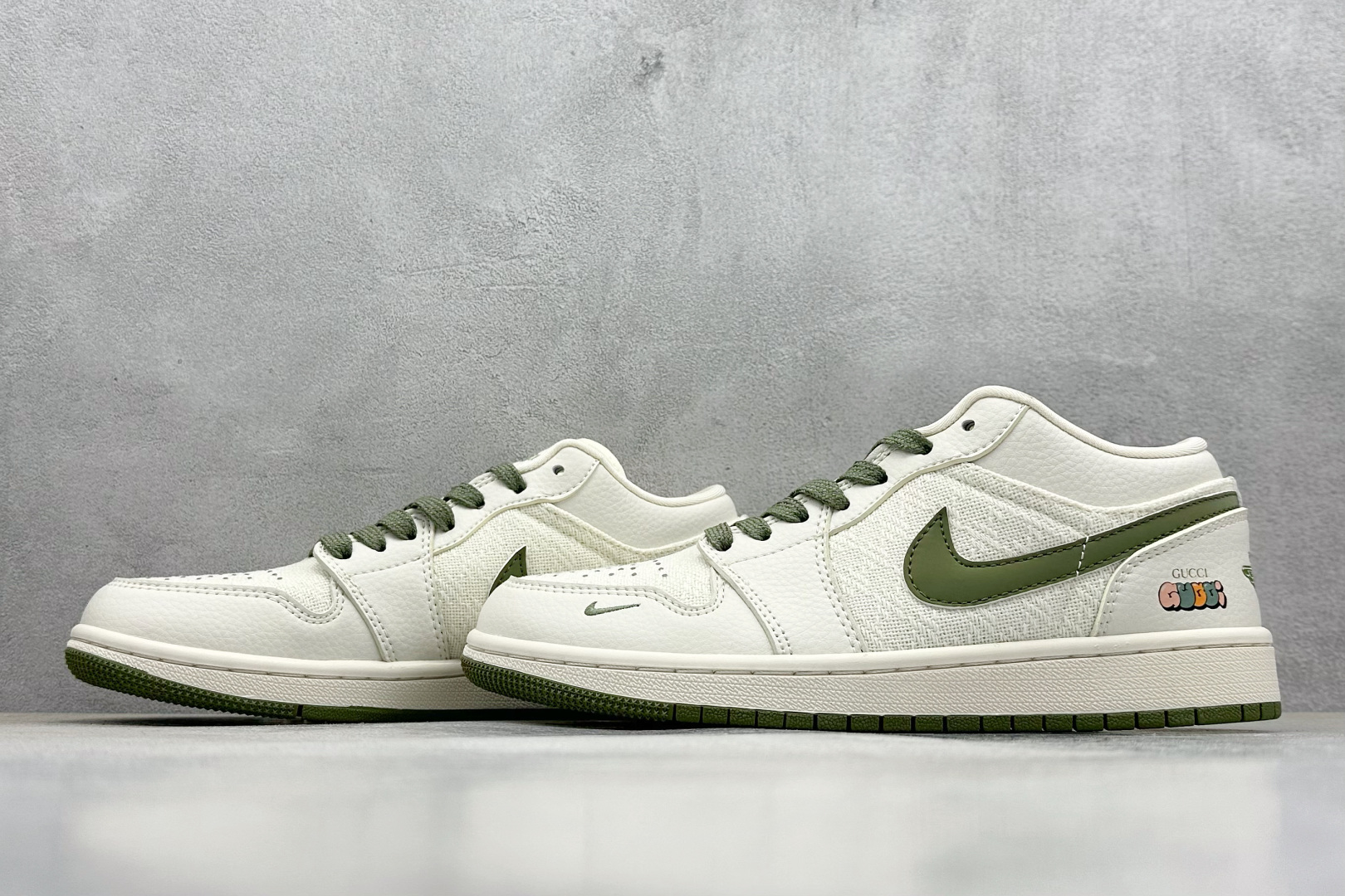 💰185 高性价比版本
【乔1】
Travis Scott x Nike Air Jordan 1 Low x GUCCI 三方联名倒钩
全鞋采用原装头层皮,用料扎实 精雕细琢
鞋型极致还原 飞翼3D打印改良 深度立体
四线中底拉帮皮料选材 钢印 背胶一应俱全 全新批次 原装原模大底全鞋原厂定制皮料,手感细腻正确折边工艺 完美细节诠释
官方货号:DM5688-103
Size:36 36.5 37.5 38 38.5 39 40 40.5 41 42 42.5 43 44 44.5 45
编码:27