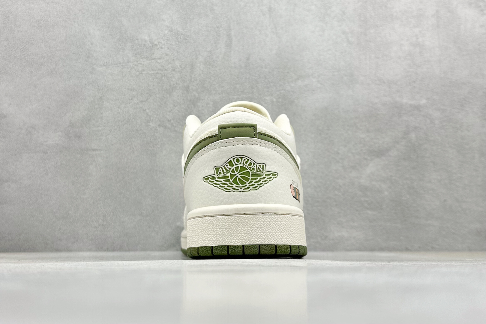 💰185 高性价比版本
【乔1】
Travis Scott x Nike Air Jordan 1 Low x GUCCI 三方联名倒钩
全鞋采用原装头层皮,用料扎实 精雕细琢
鞋型极致还原 飞翼3D打印改良 深度立体
四线中底拉帮皮料选材 钢印 背胶一应俱全 全新批次 原装原模大底全鞋原厂定制皮料,手感细腻正确折边工艺 完美细节诠释
官方货号:DM5688-103
Size:36 36.5 37.5 38 38.5 39 40 40.5 41 42 42.5 43 44 44.5 45
编码:27