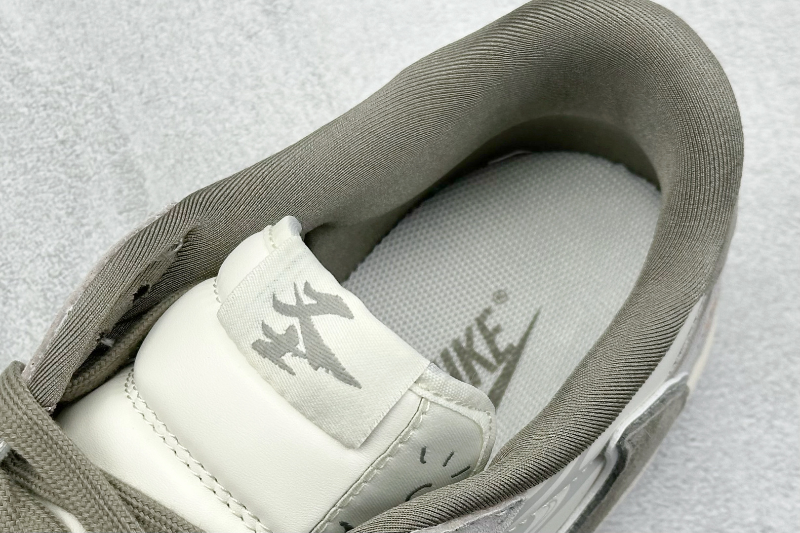 💰185 高性价比版本
【乔1】
Travis Scott x Nike Air Jordan 1 Low 黑神话悟空 米浅棕
Air Jordan 1 Low 反转米浅棕倒钩 纯原版本
全鞋采用原装头层皮,用料扎实 精雕细琢
鞋型极致还原 飞翼3D打印改良 深度立体
四线中底拉帮皮料选材 钢印 背胶一应俱全 全新批次 原装原模大底全鞋原厂定制皮料,手感细腻正确折边工艺 完美细节诠释
官方货号:DM6688 610
Size:36 36.5 37.5 38 38.5 39 40 40.5 41 42 42.5 43 44 44.5 45
编码:27