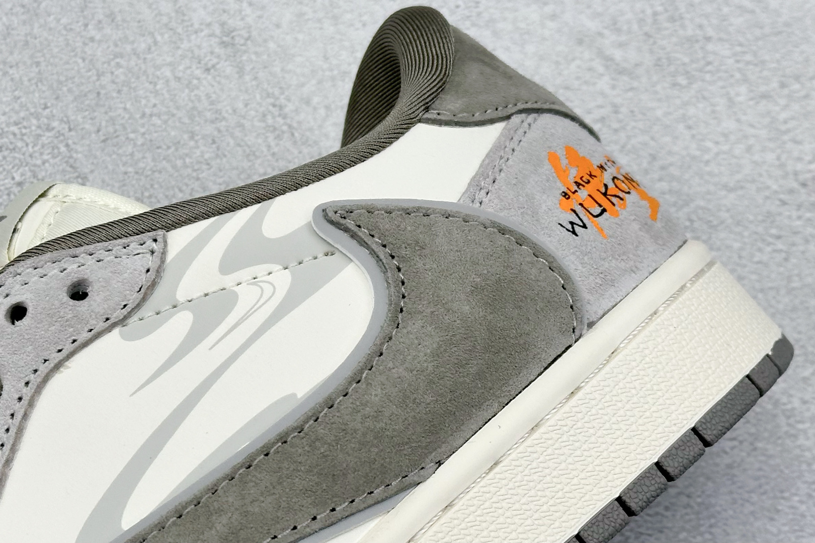 💰185 高性价比版本
【乔1】
Travis Scott x Nike Air Jordan 1 Low 黑神话悟空 米浅棕
Air Jordan 1 Low 反转米浅棕倒钩 纯原版本
全鞋采用原装头层皮,用料扎实 精雕细琢
鞋型极致还原 飞翼3D打印改良 深度立体
四线中底拉帮皮料选材 钢印 背胶一应俱全 全新批次 原装原模大底全鞋原厂定制皮料,手感细腻正确折边工艺 完美细节诠释
官方货号:DM6688 610
Size:36 36.5 37.5 38 38.5 39 40 40.5 41 42 42.5 43 44 44.5 45
编码:27