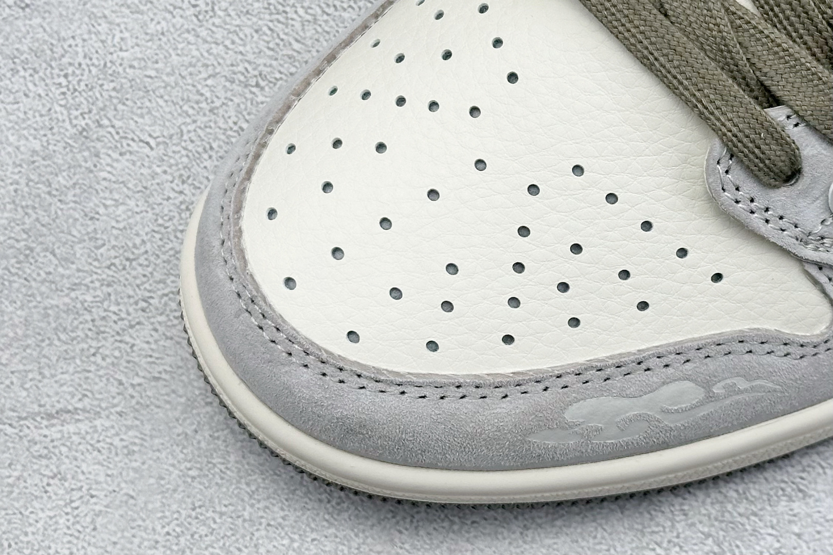 💰185 高性价比版本
【乔1】
Travis Scott x Nike Air Jordan 1 Low 黑神话悟空 米浅棕
Air Jordan 1 Low 反转米浅棕倒钩 纯原版本
全鞋采用原装头层皮,用料扎实 精雕细琢
鞋型极致还原 飞翼3D打印改良 深度立体
四线中底拉帮皮料选材 钢印 背胶一应俱全 全新批次 原装原模大底全鞋原厂定制皮料,手感细腻正确折边工艺 完美细节诠释
官方货号:DM6688 610
Size:36 36.5 37.5 38 38.5 39 40 40.5 41 42 42.5 43 44 44.5 45
编码:27