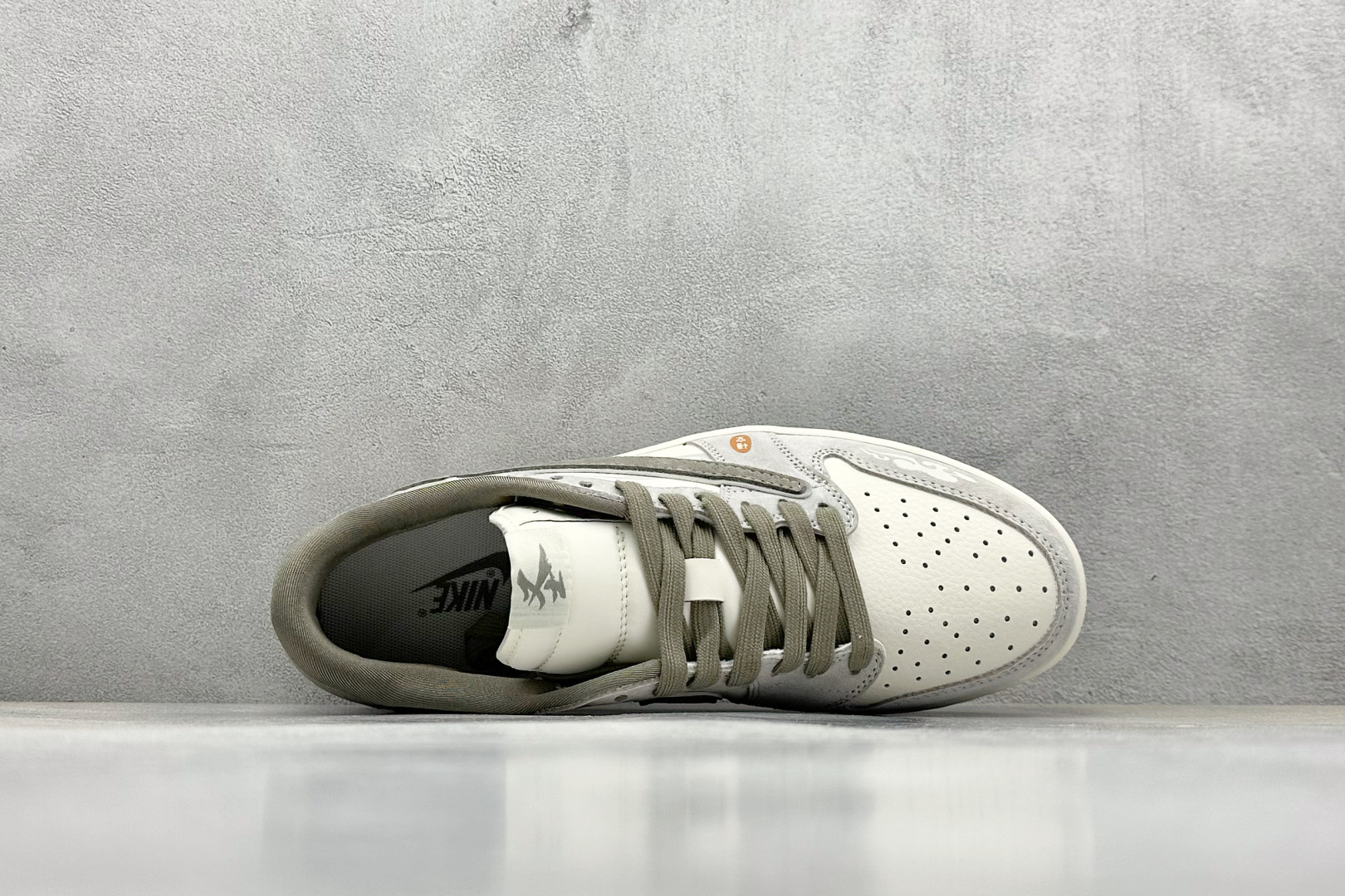 💰185 高性价比版本
【乔1】
Travis Scott x Nike Air Jordan 1 Low 黑神话悟空 米浅棕
Air Jordan 1 Low 反转米浅棕倒钩 纯原版本
全鞋采用原装头层皮,用料扎实 精雕细琢
鞋型极致还原 飞翼3D打印改良 深度立体
四线中底拉帮皮料选材 钢印 背胶一应俱全 全新批次 原装原模大底全鞋原厂定制皮料,手感细腻正确折边工艺 完美细节诠释
官方货号:DM6688 610
Size:36 36.5 37.5 38 38.5 39 40 40.5 41 42 42.5 43 44 44.5 45
编码:27