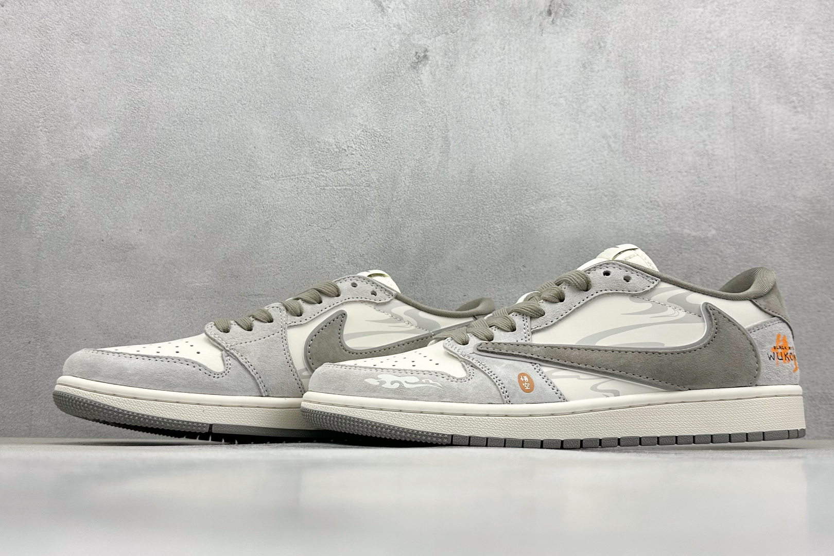 💰185 高性价比版本
【乔1】
Travis Scott x Nike Air Jordan 1 Low 黑神话悟空 米浅棕
Air Jordan 1 Low 反转米浅棕倒钩 纯原版本
全鞋采用原装头层皮,用料扎实 精雕细琢
鞋型极致还原 飞翼3D打印改良 深度立体
四线中底拉帮皮料选材 钢印 背胶一应俱全 全新批次 原装原模大底全鞋原厂定制皮料,手感细腻正确折边工艺 完美细节诠释
官方货号:DM6688 610
Size:36 36.5 37.5 38 38.5 39 40 40.5 41 42 42.5 43 44 44.5 45
编码:27