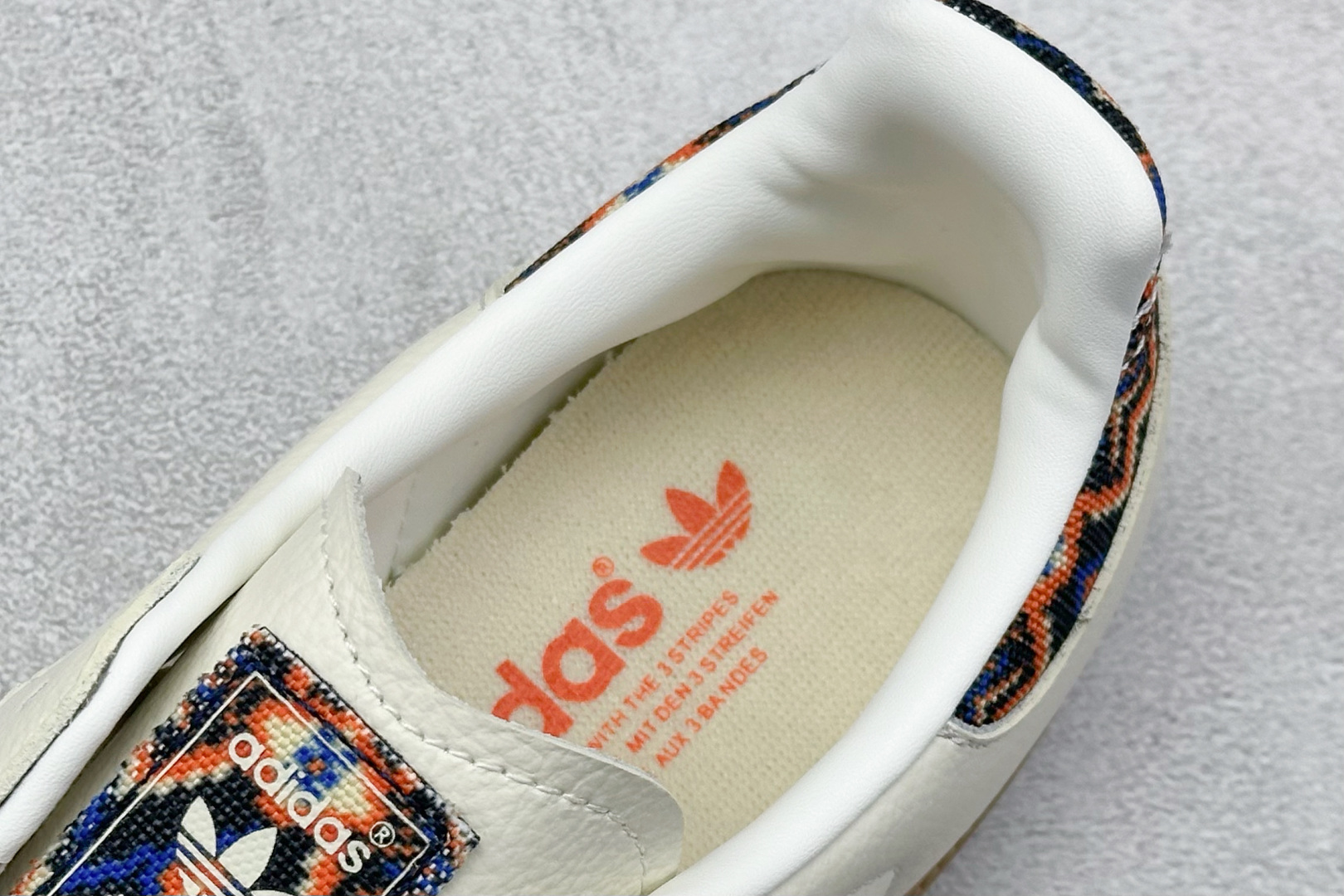  
adidas originals Samba OG 
此款以简约大方的造型设计，给人以随性休闲的时尚
