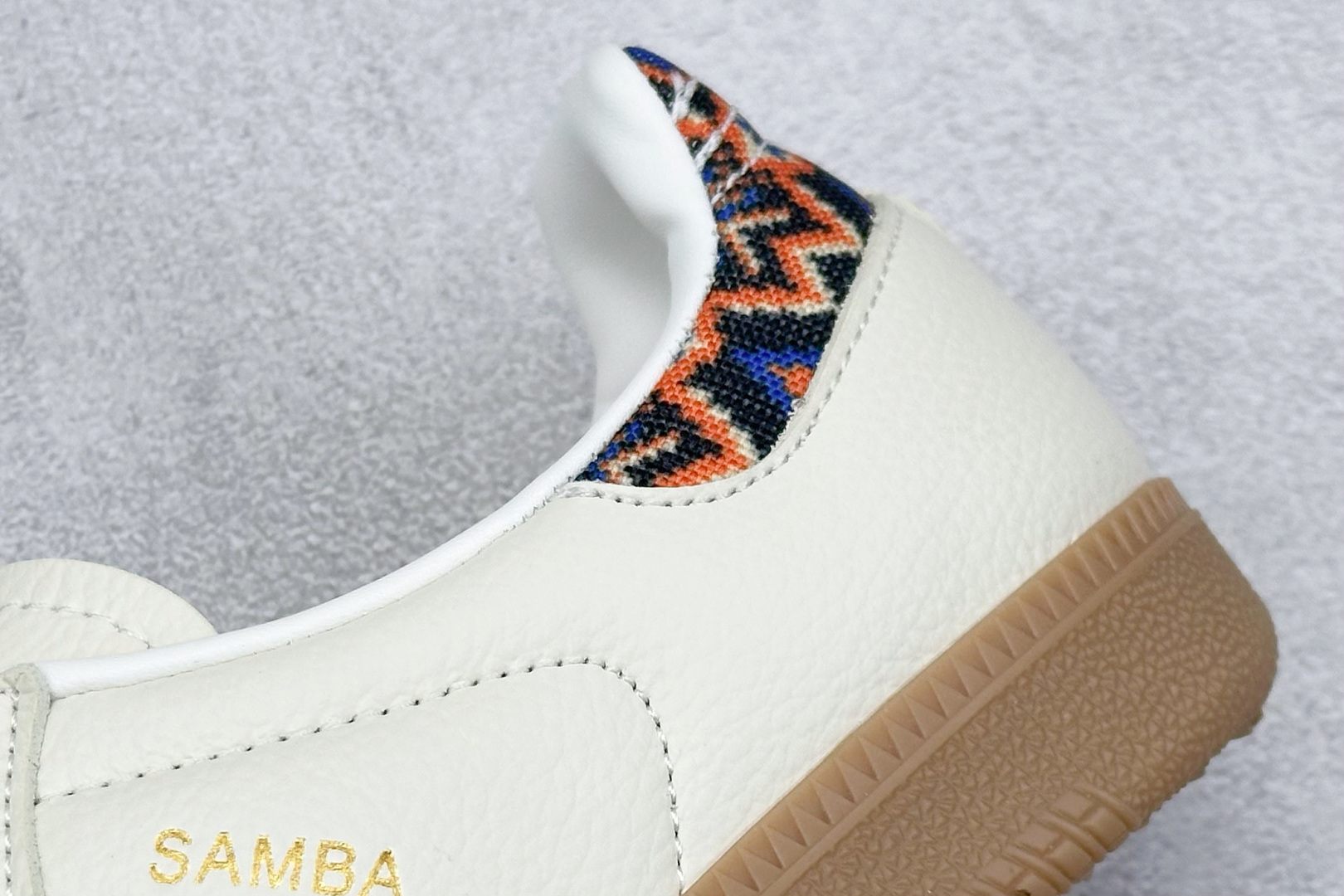  
adidas originals Samba OG 
此款以简约大方的造型设计，给人以随性休闲的时尚
