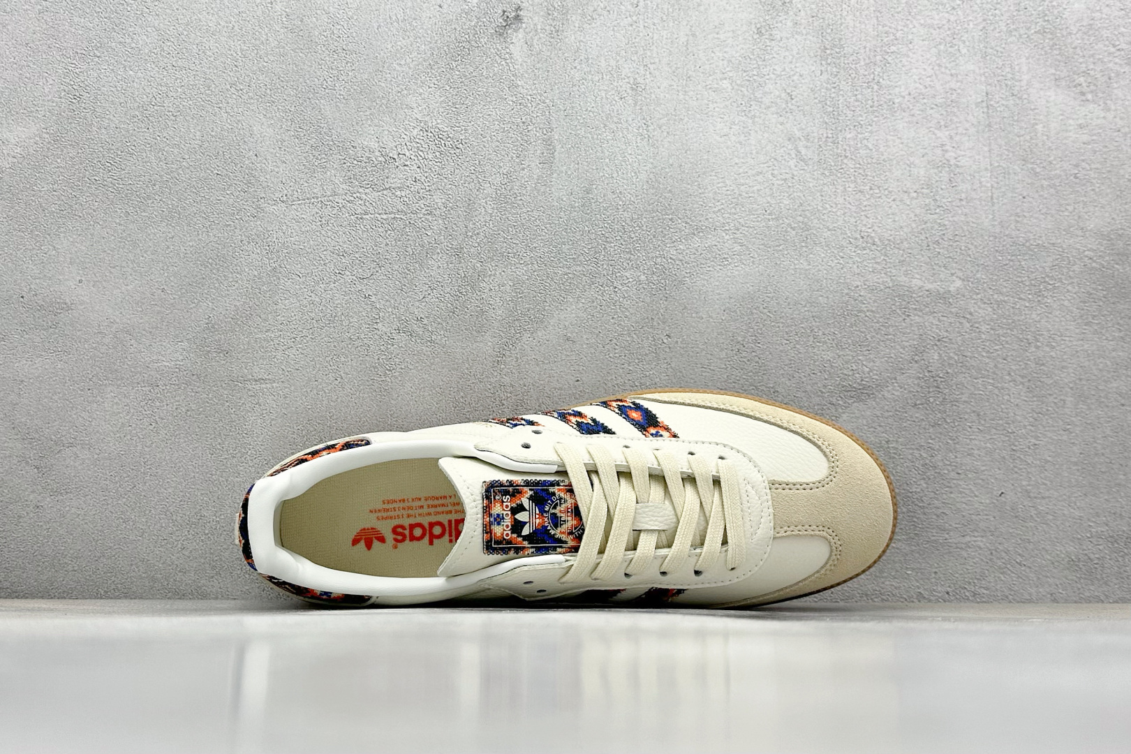  
adidas originals Samba OG 
此款以简约大方的造型设计，给人以随性休闲的时尚