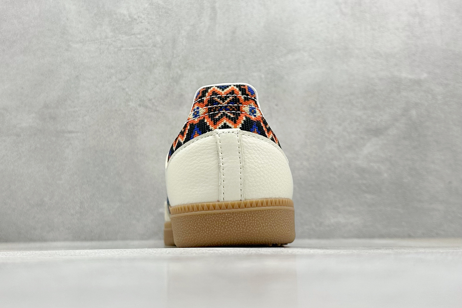  
adidas originals Samba OG 
此款以简约大方的造型设计，给人以随性休闲的时尚