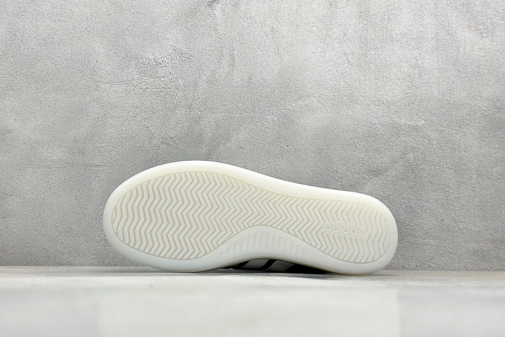  
Adidas Barreda Decode 阿迪舒适减震低帮休闲板鞋

货号：JI2318
尺码：