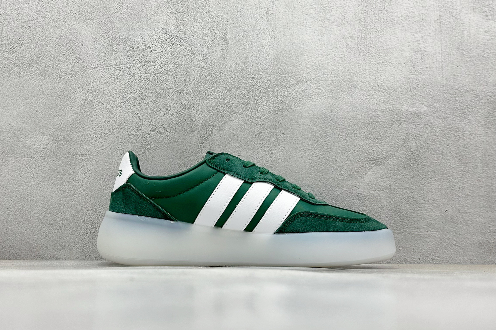 
Adidas Barreda Decode 阿迪舒适减震低帮休闲板鞋

货号：JI2318
尺码：