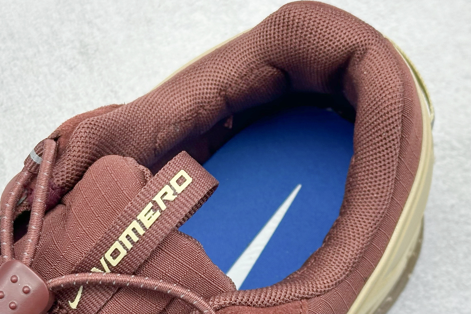  
Nike Zoom Vomero Roam 5 Roam
复古五代休闲运动慢跑鞋
简洁设计 功能性强