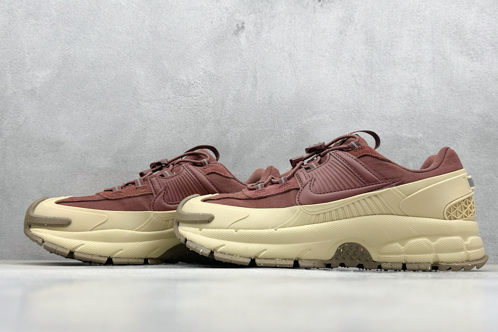  
Nike Zoom Vomero Roam 5 Roam
复古五代休闲运动慢跑鞋
简洁设计 功能性强