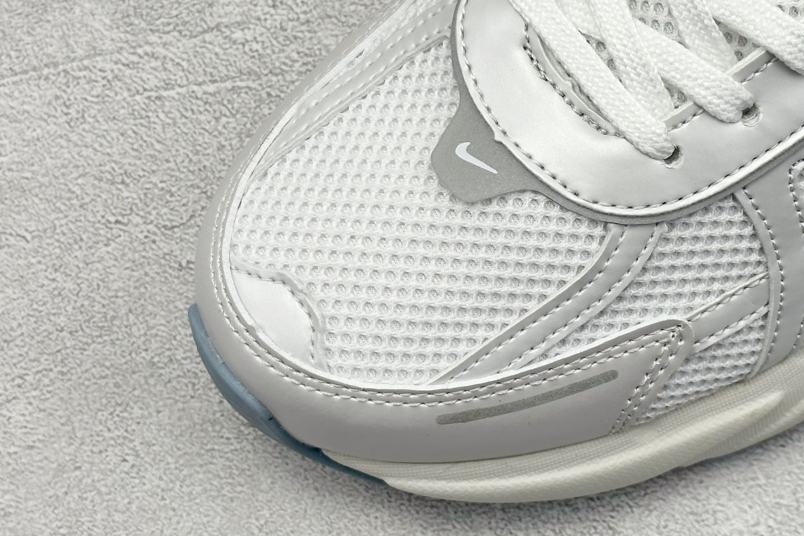  
NIKE V2K Runtekk 白天蓝
减震防滑复古低帮跑步鞋
材质上使用大面积网眼 皮革 TPU