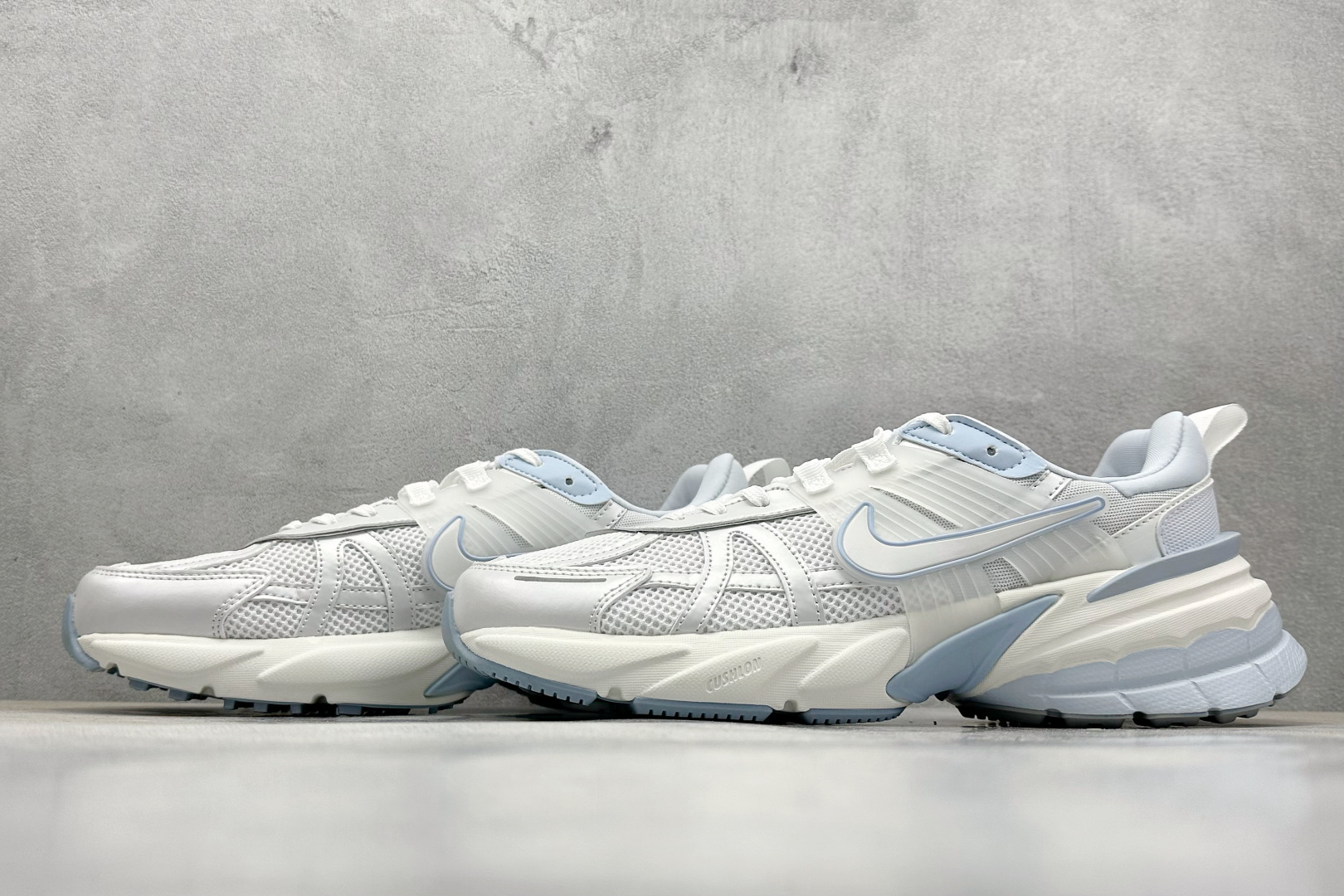  
NIKE V2K Runtekk 白天蓝
减震防滑复古低帮跑步鞋
材质上使用大面积网眼 皮革 TPU