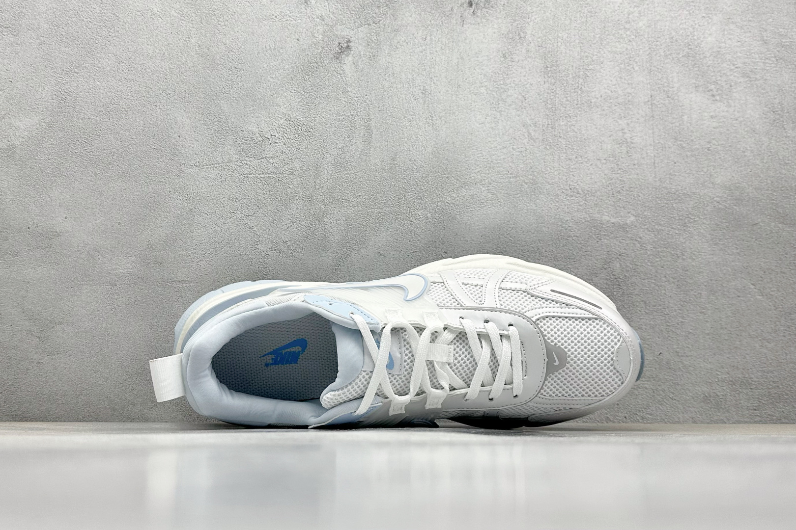  
NIKE V2K Runtekk 白天蓝
减震防滑复古低帮跑步鞋
材质上使用大面积网眼 皮革 TPU