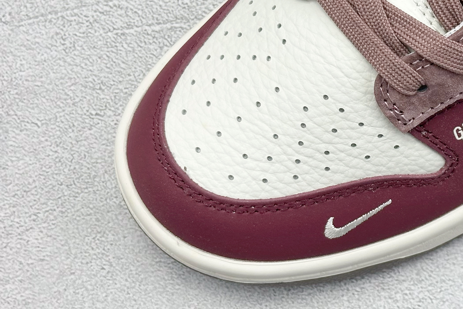  
Nike SB Dunk Low x GUCCI 酒红白小钩
纯原大厂出品 极力推荐
原装头层材料 