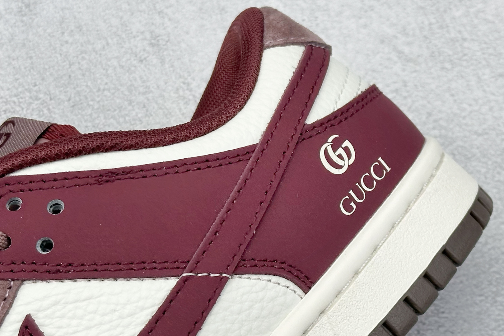  
Nike SB Dunk Low x GUCCI 酒红白小钩
纯原大厂出品 极力推荐
原装头层材料 