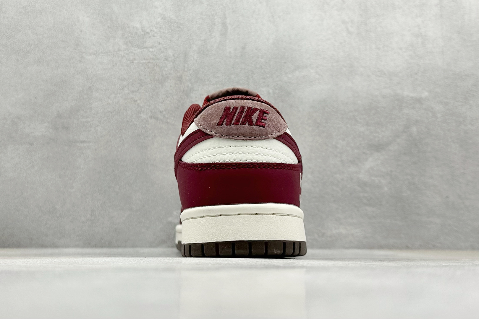  
Nike SB Dunk Low x GUCCI 酒红白小钩
纯原大厂出品 极力推荐
原装头层材料 