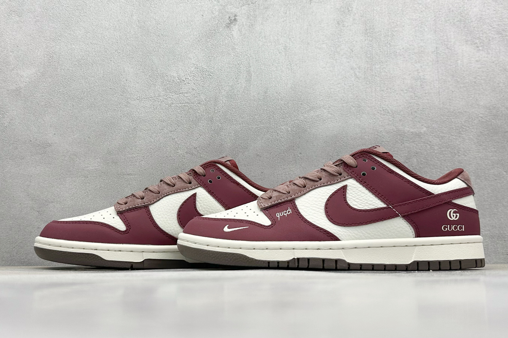  
Nike SB Dunk Low x GUCCI 酒红白小钩
纯原大厂出品 极力推荐
原装头层材料 
