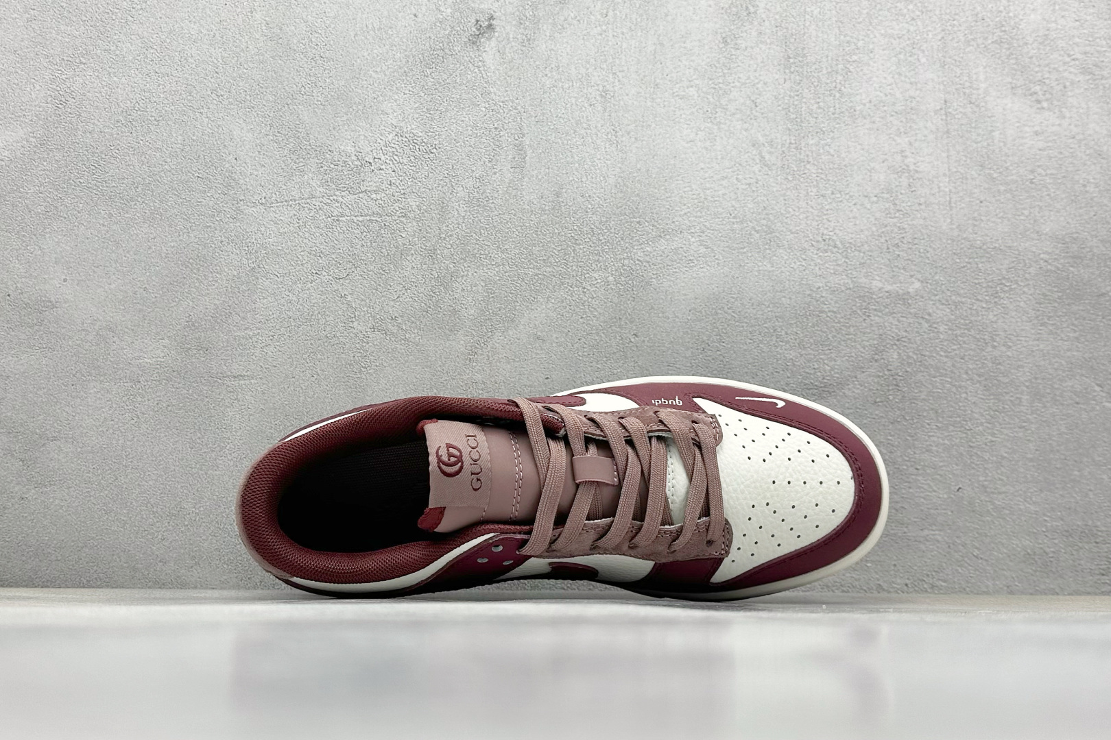  
Nike SB Dunk Low x GUCCI 酒红白小钩
纯原大厂出品 极力推荐
原装头层材料 