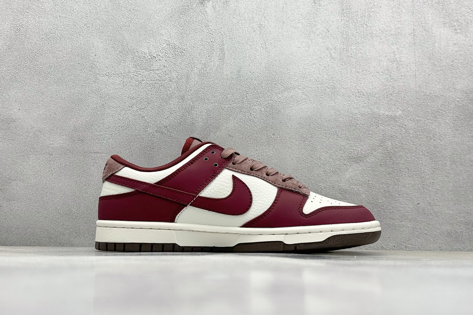  
Nike SB Dunk Low x GUCCI 酒红白小钩
纯原大厂出品 极力推荐
原装头层材料 