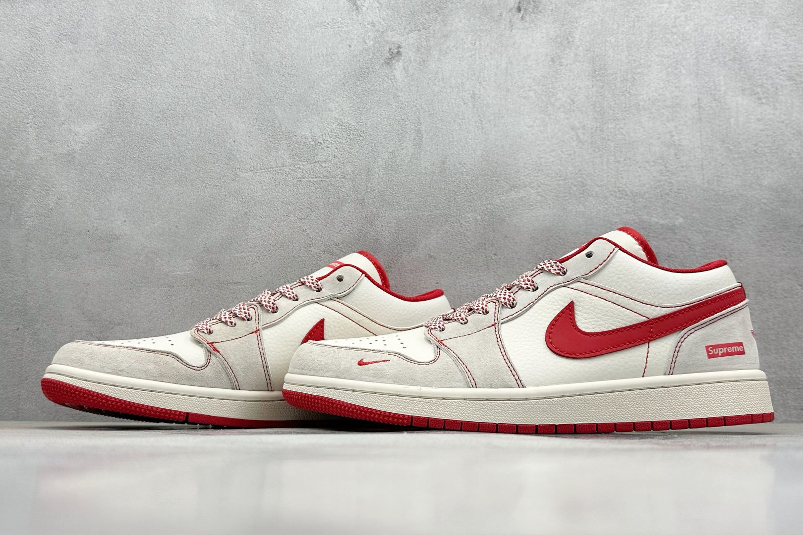  
Air Jordan 1 Retro Low x Supreme 米红小钩
官方同步新色 原装级产物