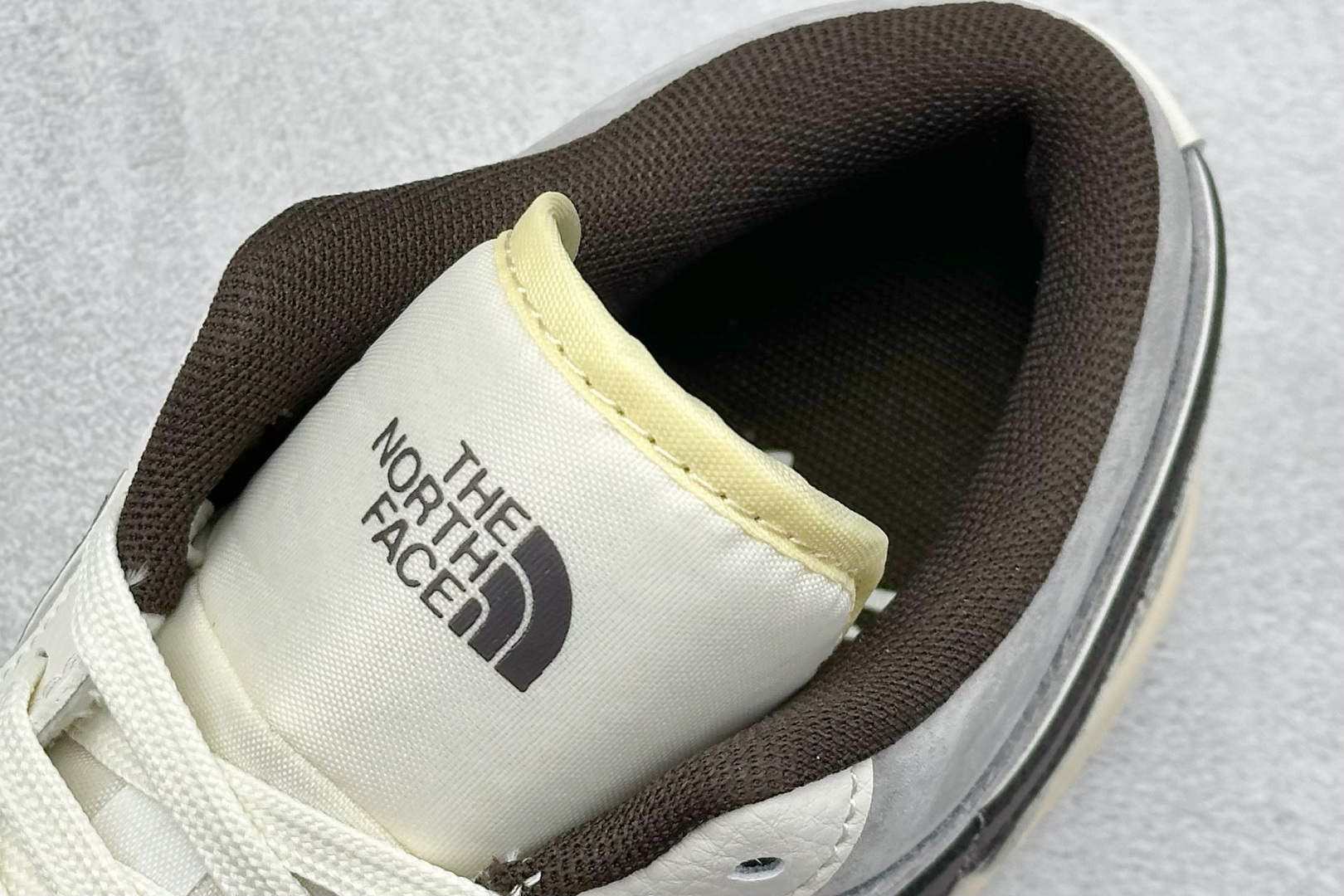  
Air Jordan 1 Retro Low x The North Face 米棕小钩
官方同步新