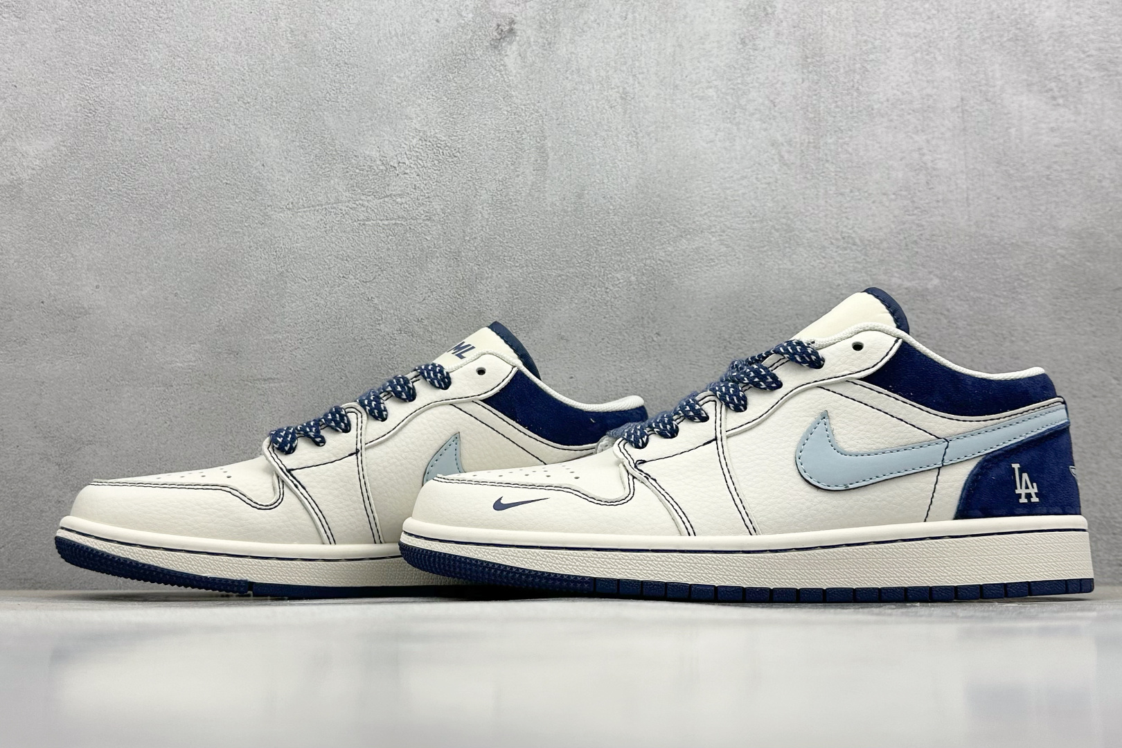  
Air Jordan 1 Retro Low x MLB 白蓝小钩
官方同步新色 原装级产物
拒绝公