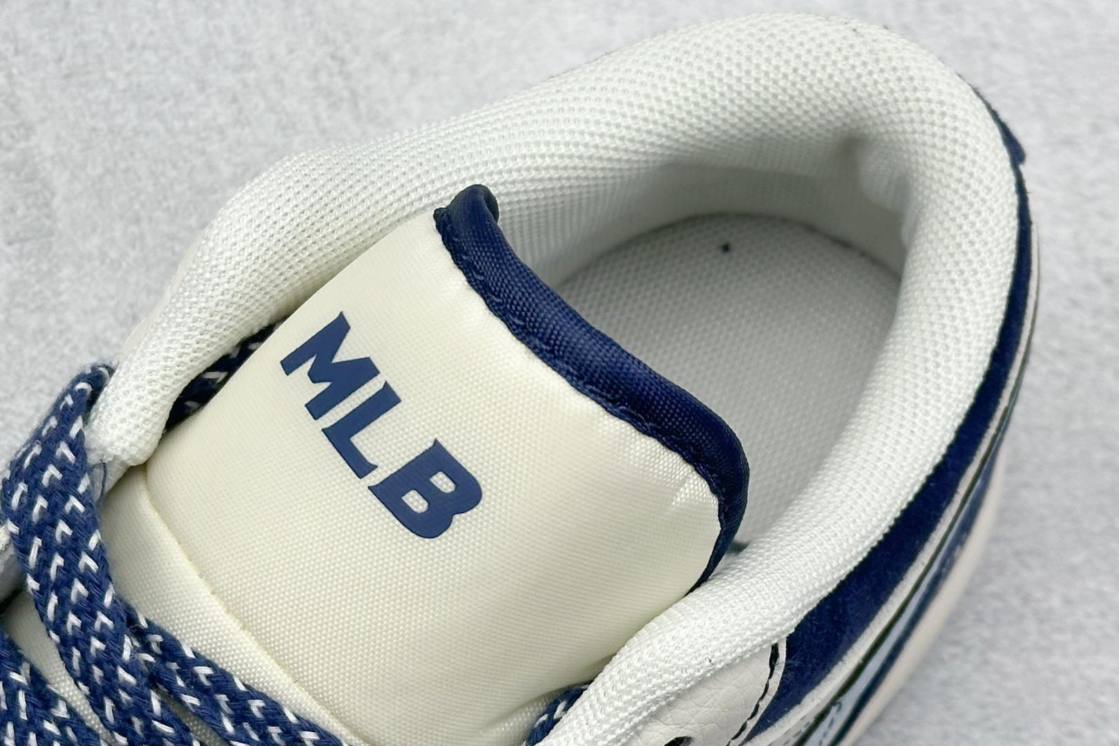  
Air Jordan 1 Retro Low x MLB 白蓝小钩
官方同步新色 原装级产物
拒绝公