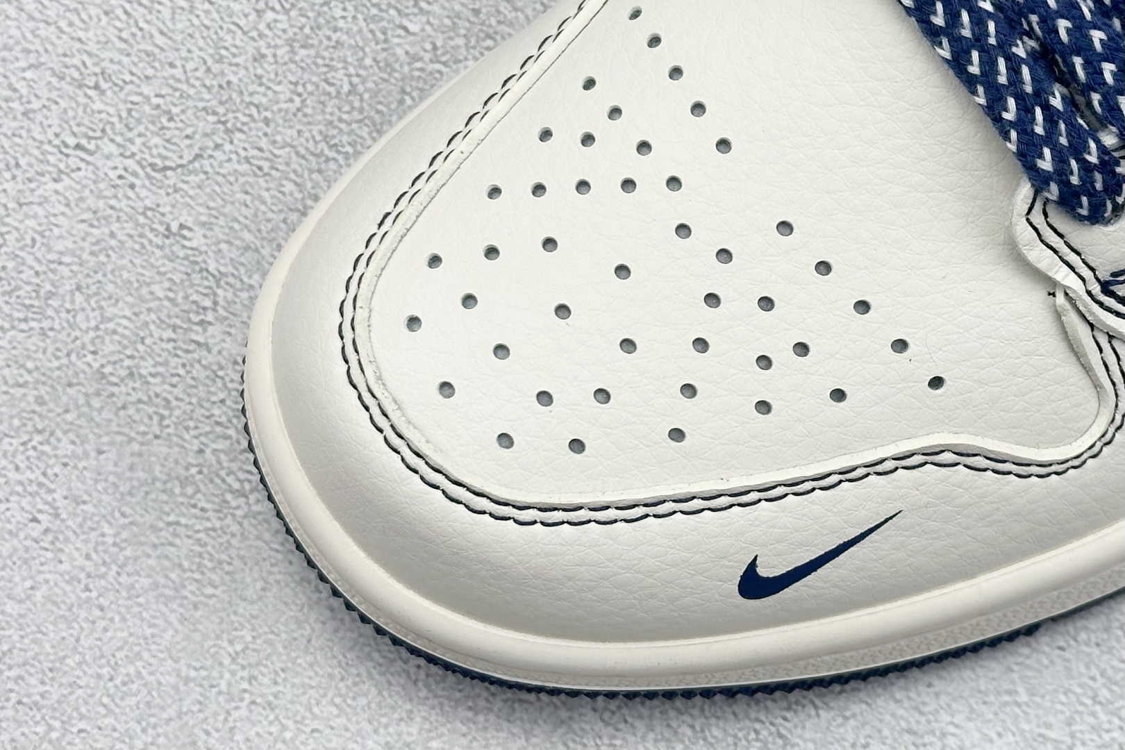  
Air Jordan 1 Retro Low x MLB 白蓝小钩
官方同步新色 原装级产物
拒绝公