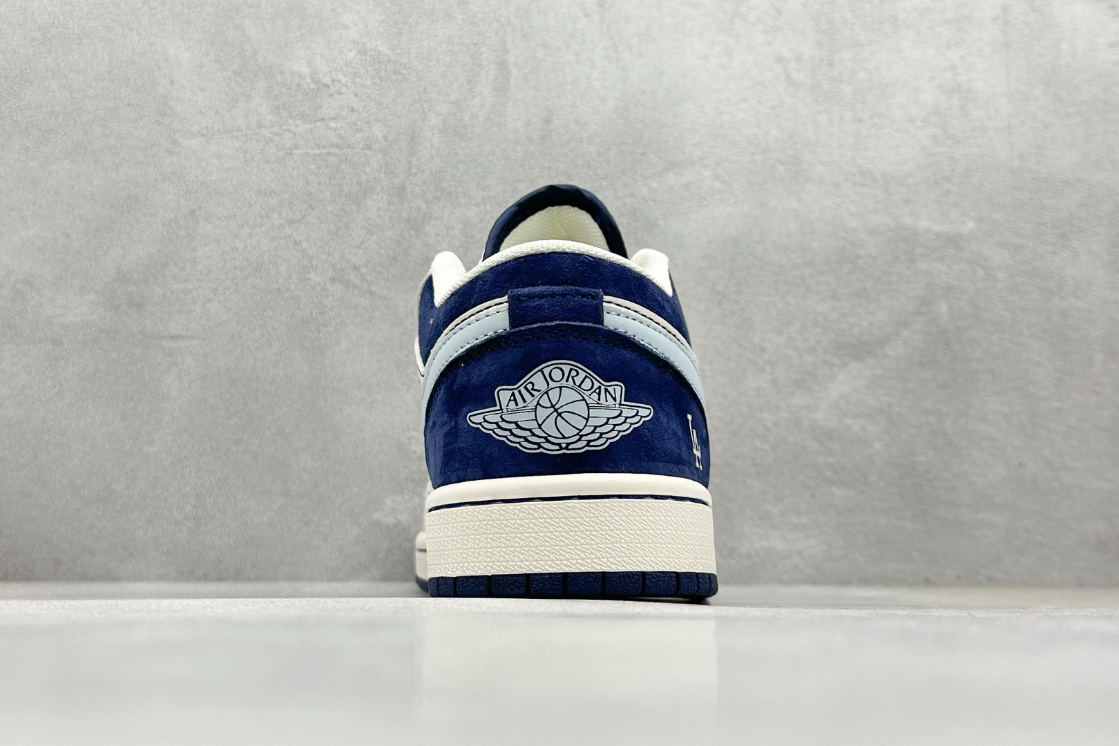  
Air Jordan 1 Retro Low x MLB 白蓝小钩
官方同步新色 原装级产物
拒绝公