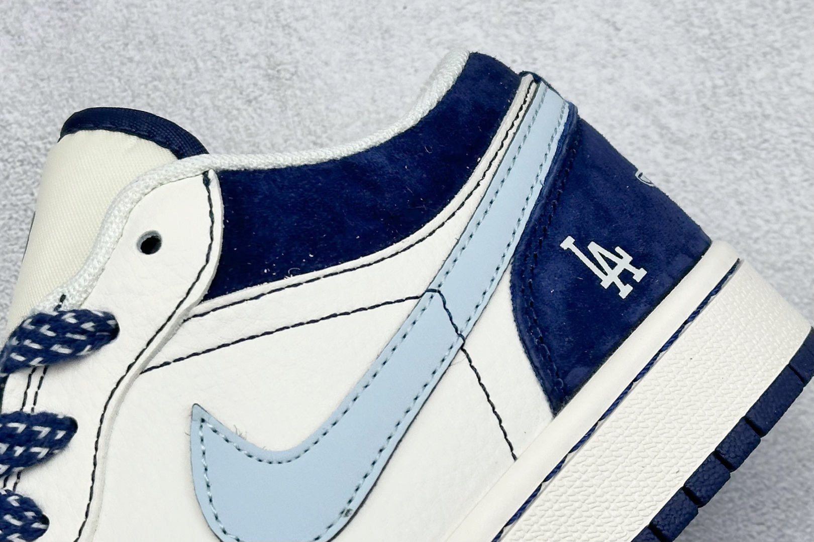  
Air Jordan 1 Retro Low x MLB 白蓝小钩
官方同步新色 原装级产物
拒绝公