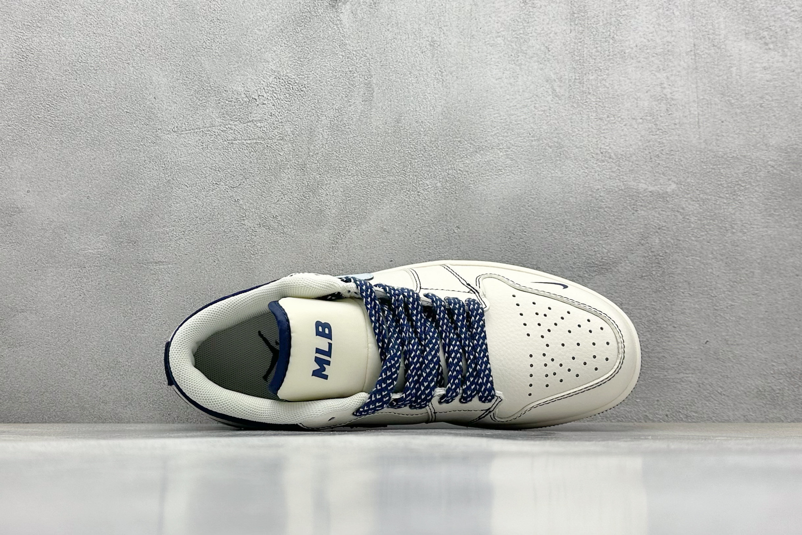  
Air Jordan 1 Retro Low x MLB 白蓝小钩
官方同步新色 原装级产物
拒绝公