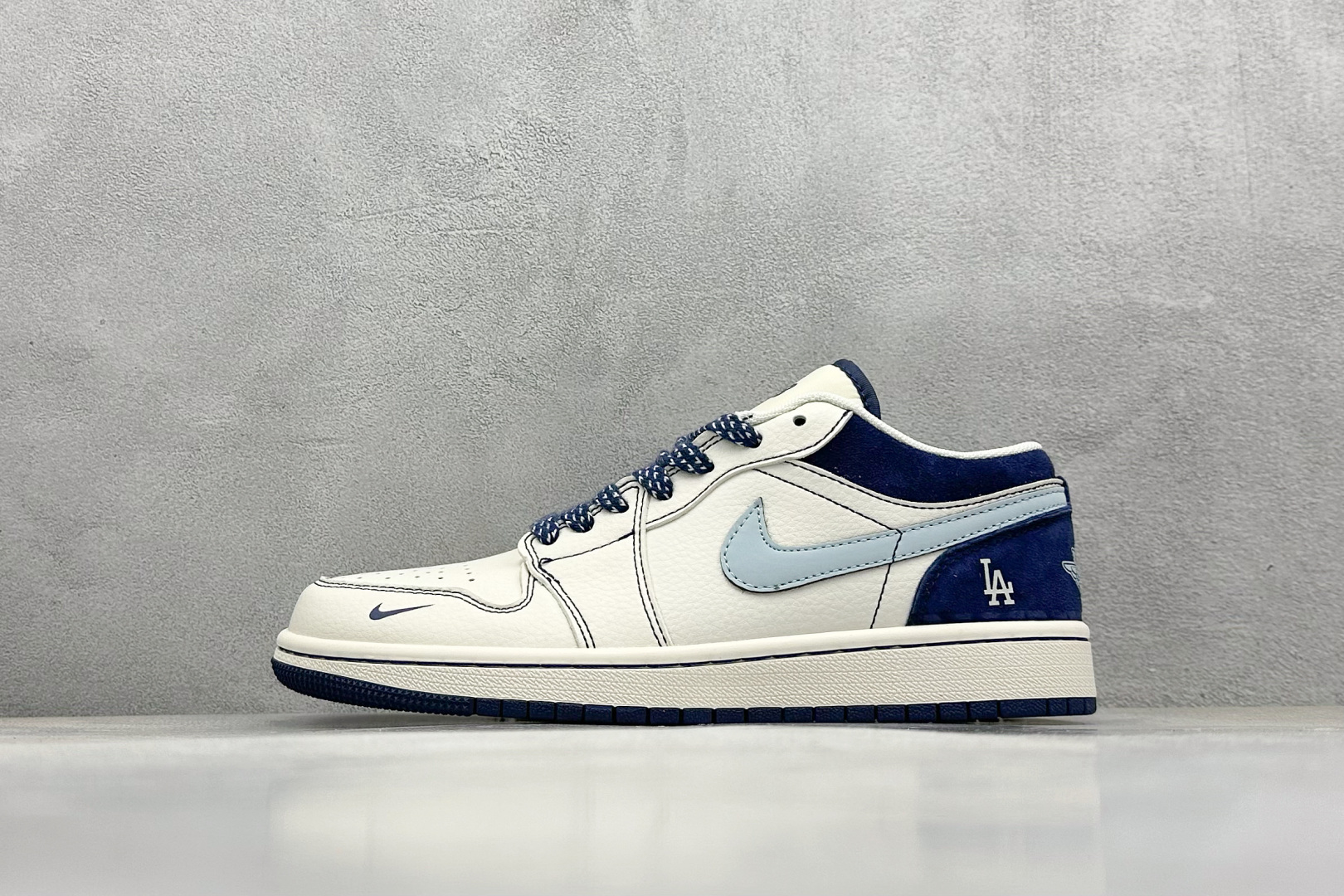  
Air Jordan 1 Retro Low x MLB 白蓝小钩
官方同步新色 原装级产物
拒绝公