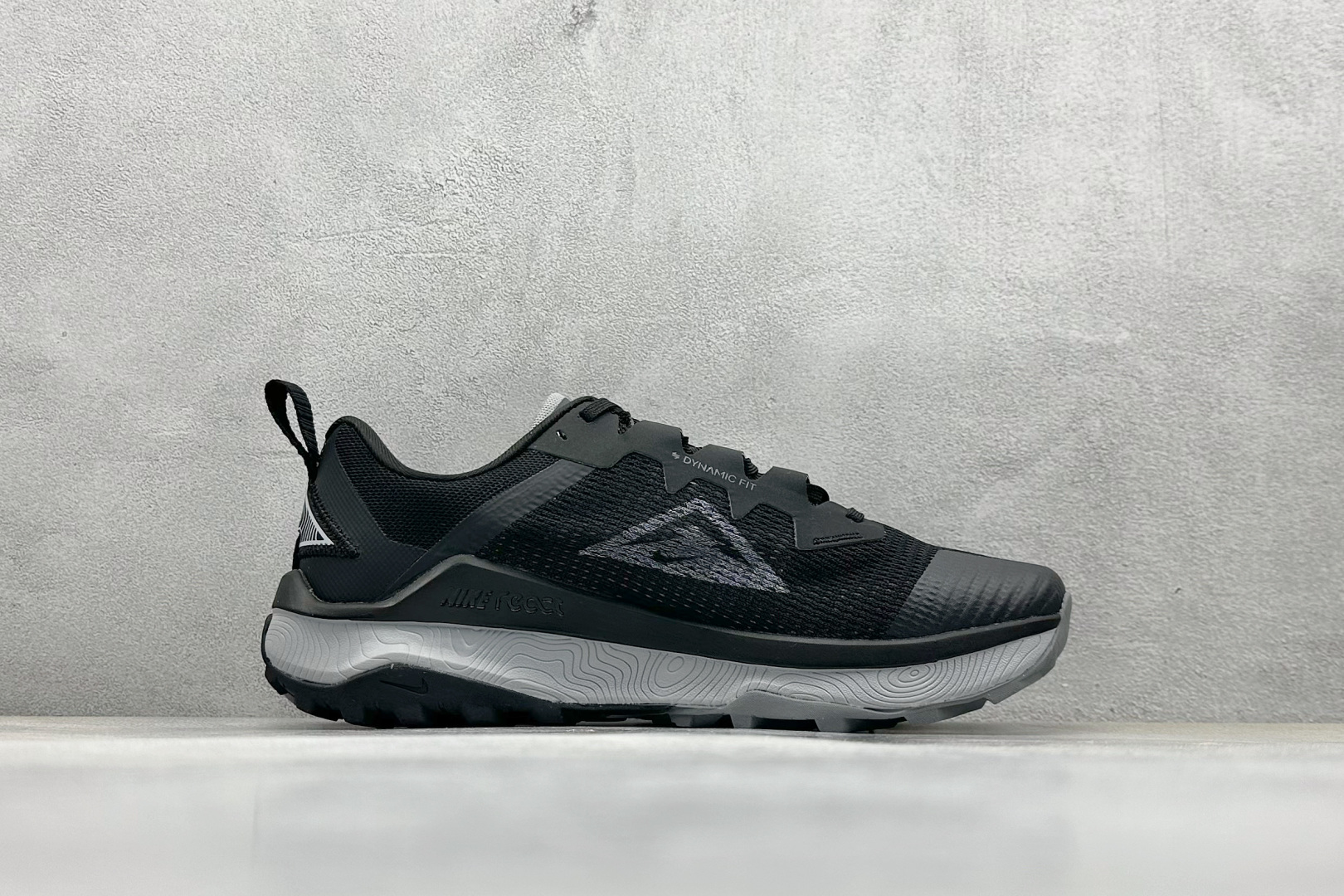  
NIKE WILDHORSE 8 越野跑步鞋
由步道起点往山顶前进，沿途征服蜿蜒小径、起伏山丘和棘手