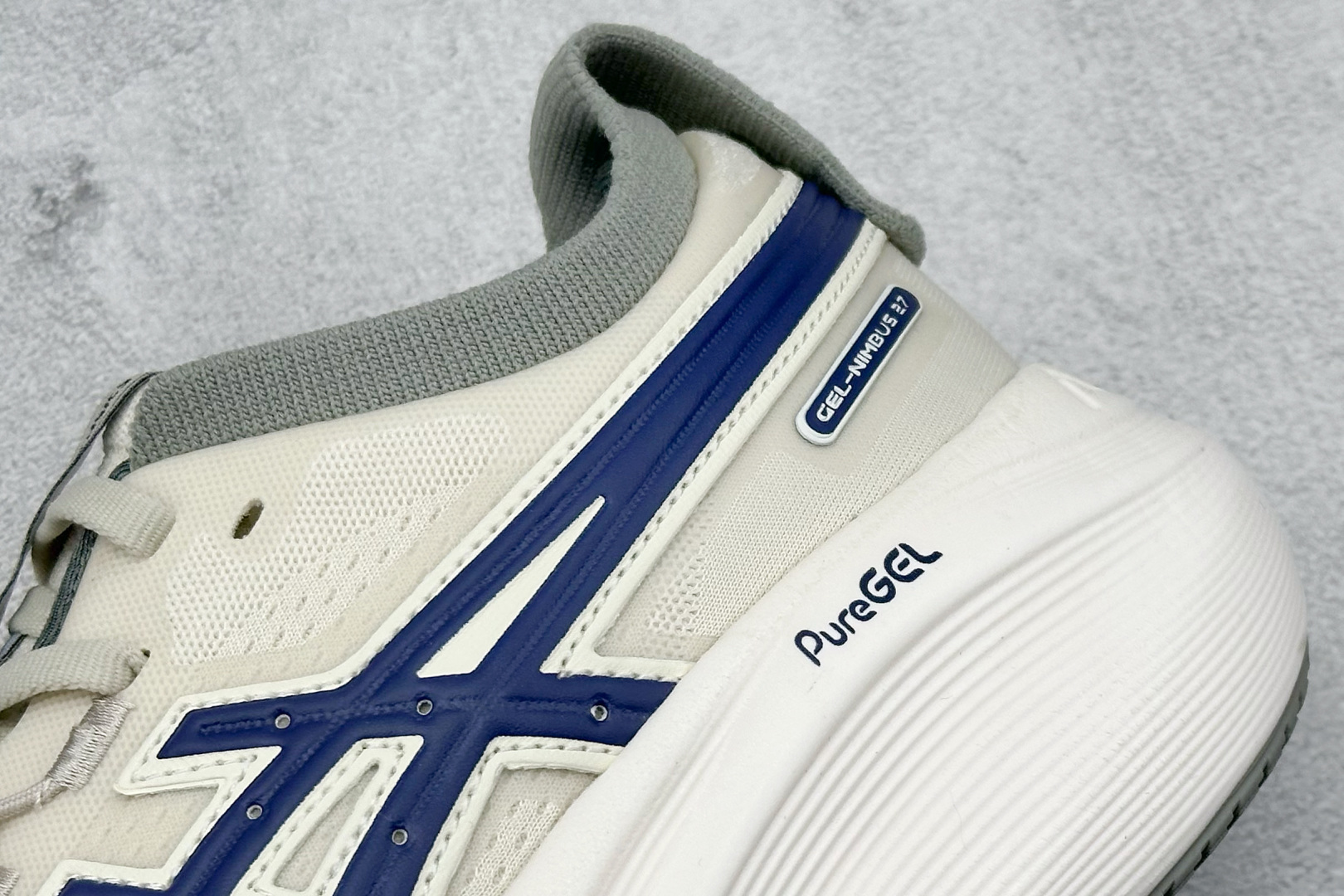  
Asics Gel-Nimbus 27 亚瑟士复古透气休闲鞋缓震男子耐磨跑步鞋 


尺码：36-