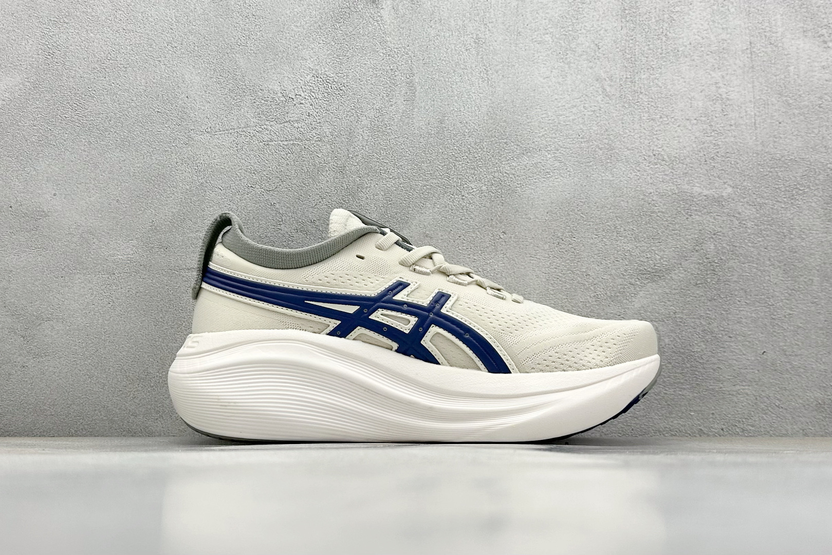 
Asics Gel-Nimbus 27 亚瑟士复古透气休闲鞋缓震男子耐磨跑步鞋 


尺码：36-