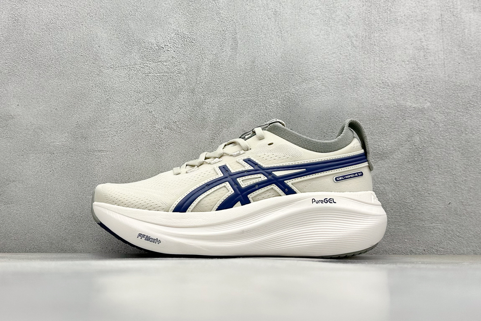  
Asics Gel-Nimbus 27 亚瑟士复古透气休闲鞋缓震男子耐磨跑步鞋 


尺码：36-