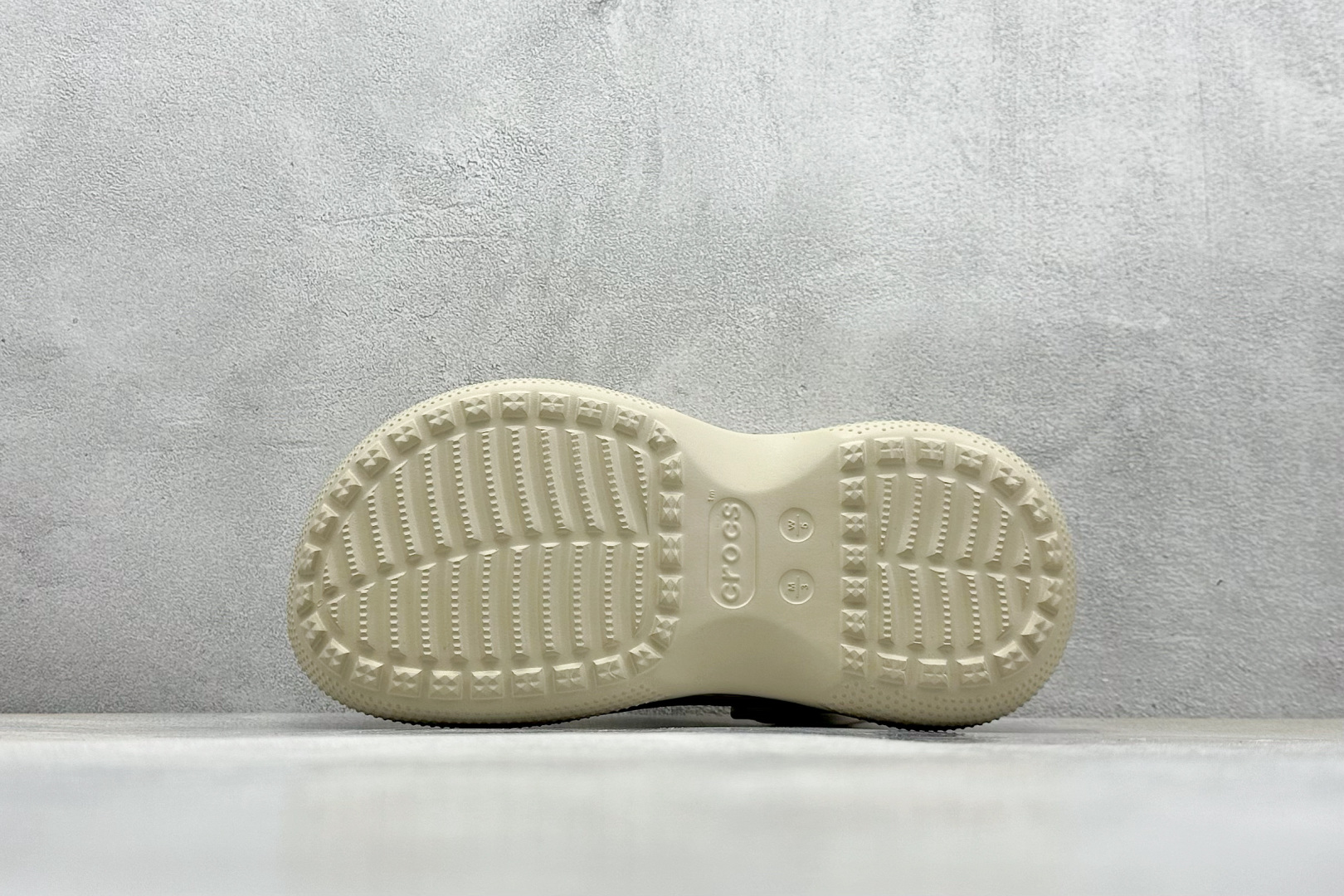  终端放店
K 原装 Crocs卡洛驰 堆堆

Size：W5=34-35
          W6=3