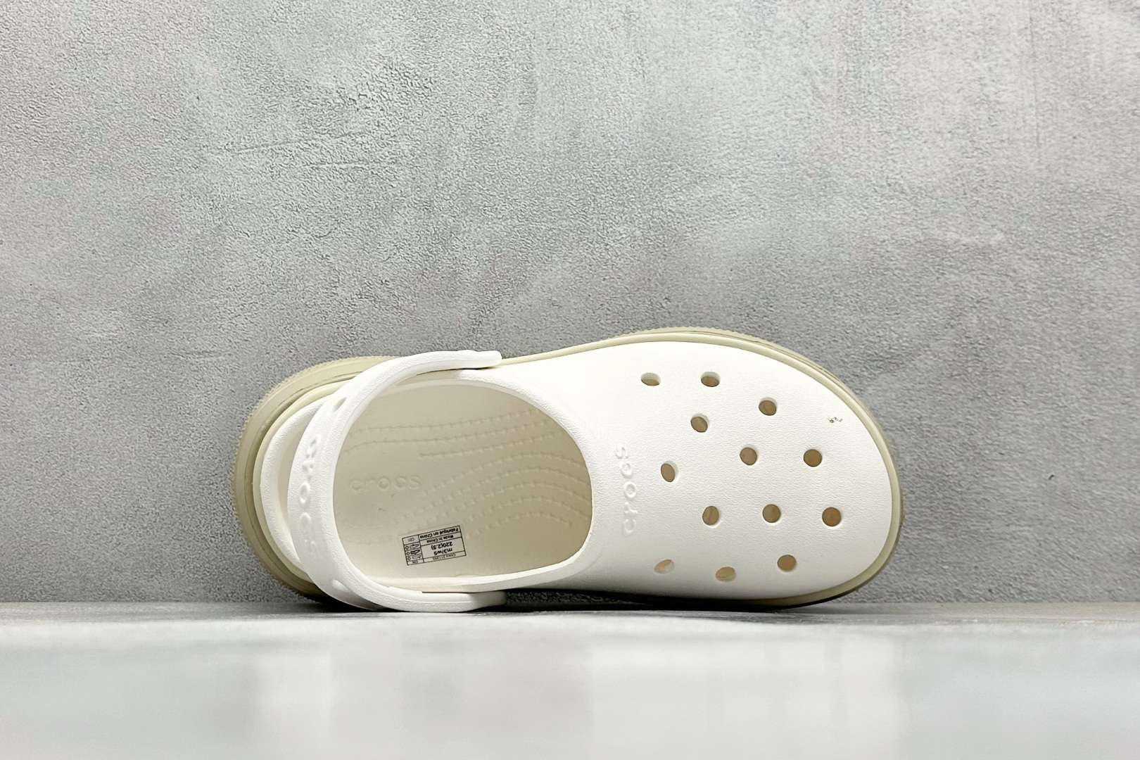  终端放店
K 原装 Crocs卡洛驰 堆堆

Size：W5=34-35
          W6=3