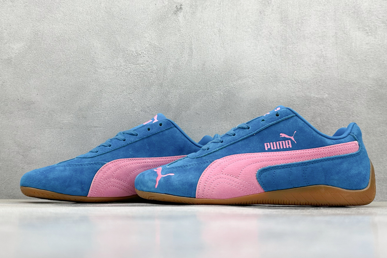  终端放店
Xs版 Puma Palermo OG  防滑耐磨低帮德训板鞋
孔眼底座和脚趾凸起由绒面革材