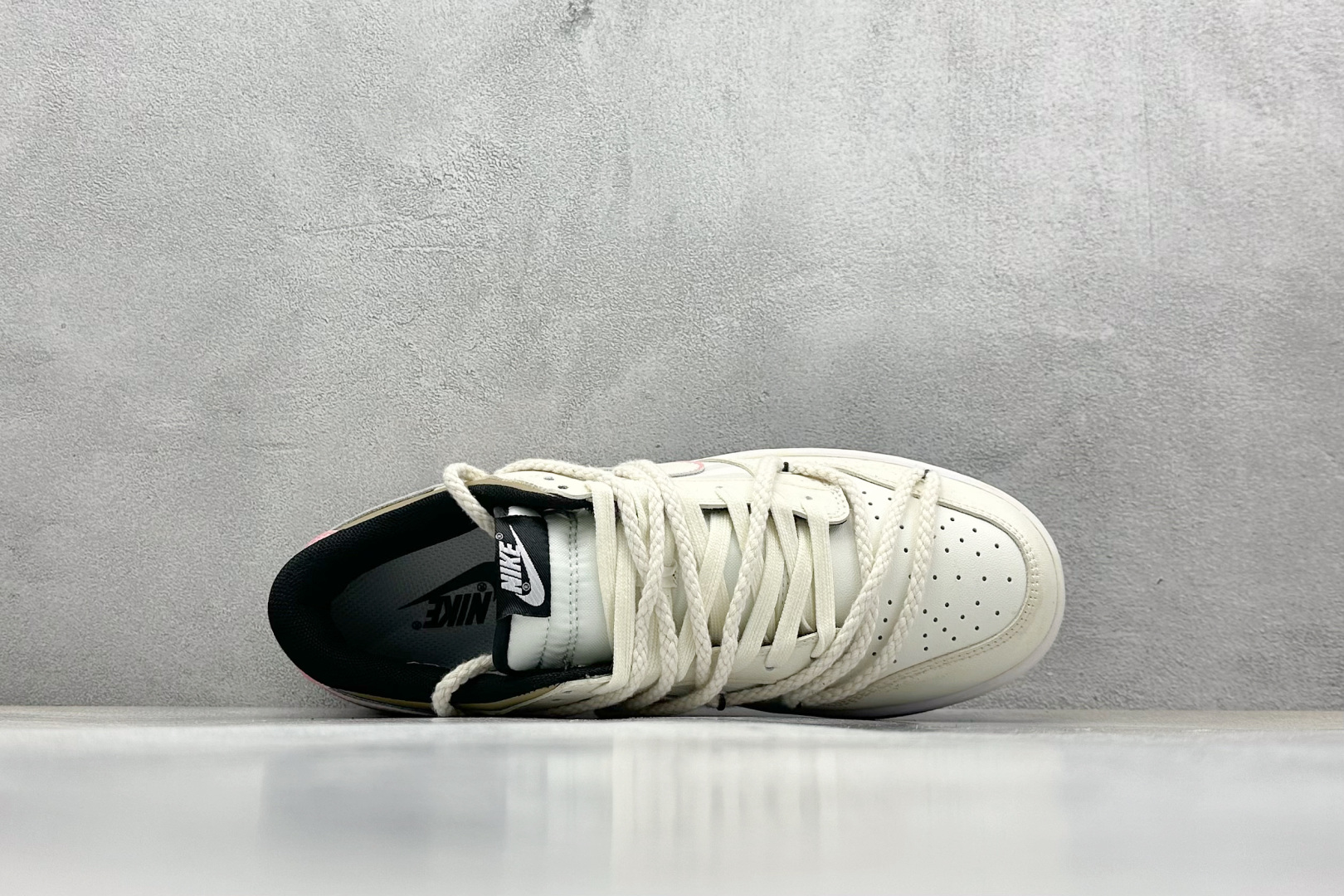  终端放店
FS版 Nike SB Dunk Low 粉色跃动
纯原大厂出品 极力推荐
原装头层材料 独