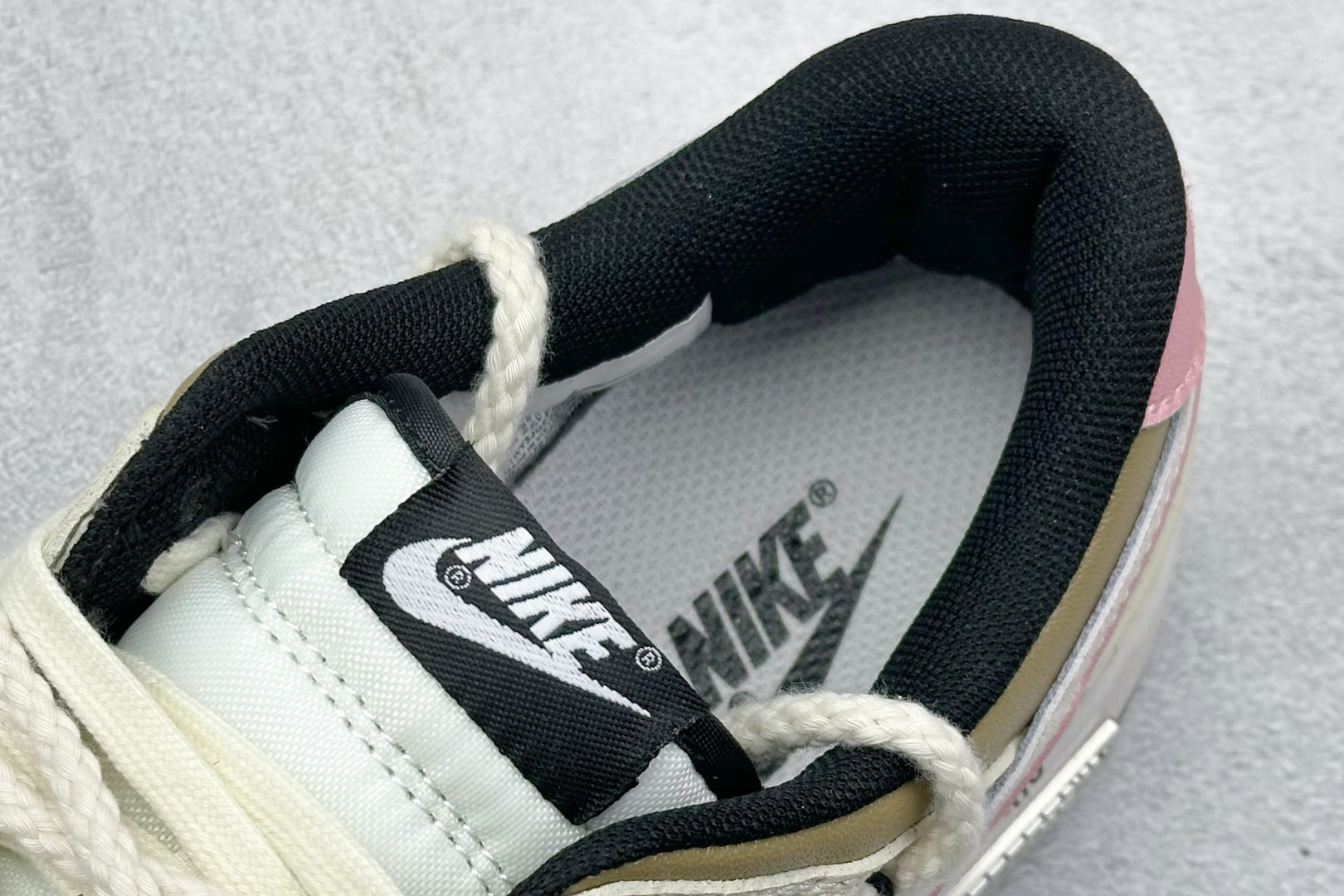  终端放店
FS版 Nike SB Dunk Low 粉色跃动
纯原大厂出品 极力推荐
原装头层材料 独