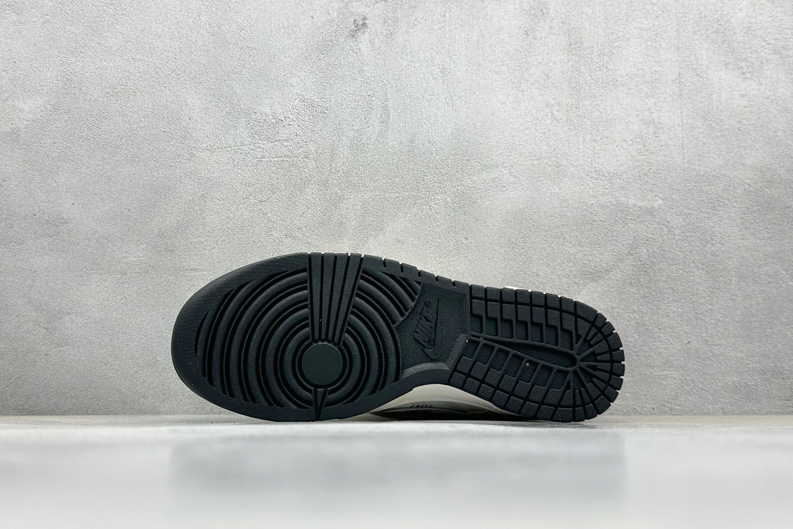  终端放店
FS版 Nike SB Dunk Low 粉色跃动
纯原大厂出品 极力推荐
原装头层材料 独