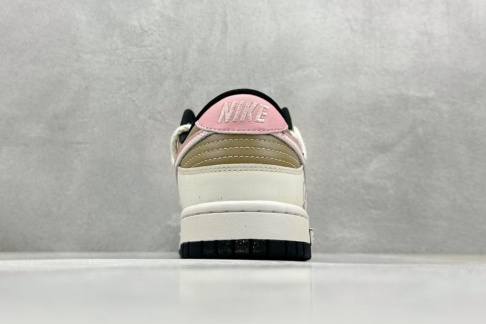  终端放店
FS版 Nike SB Dunk Low 粉色跃动
纯原大厂出品 极力推荐
原装头层材料 独