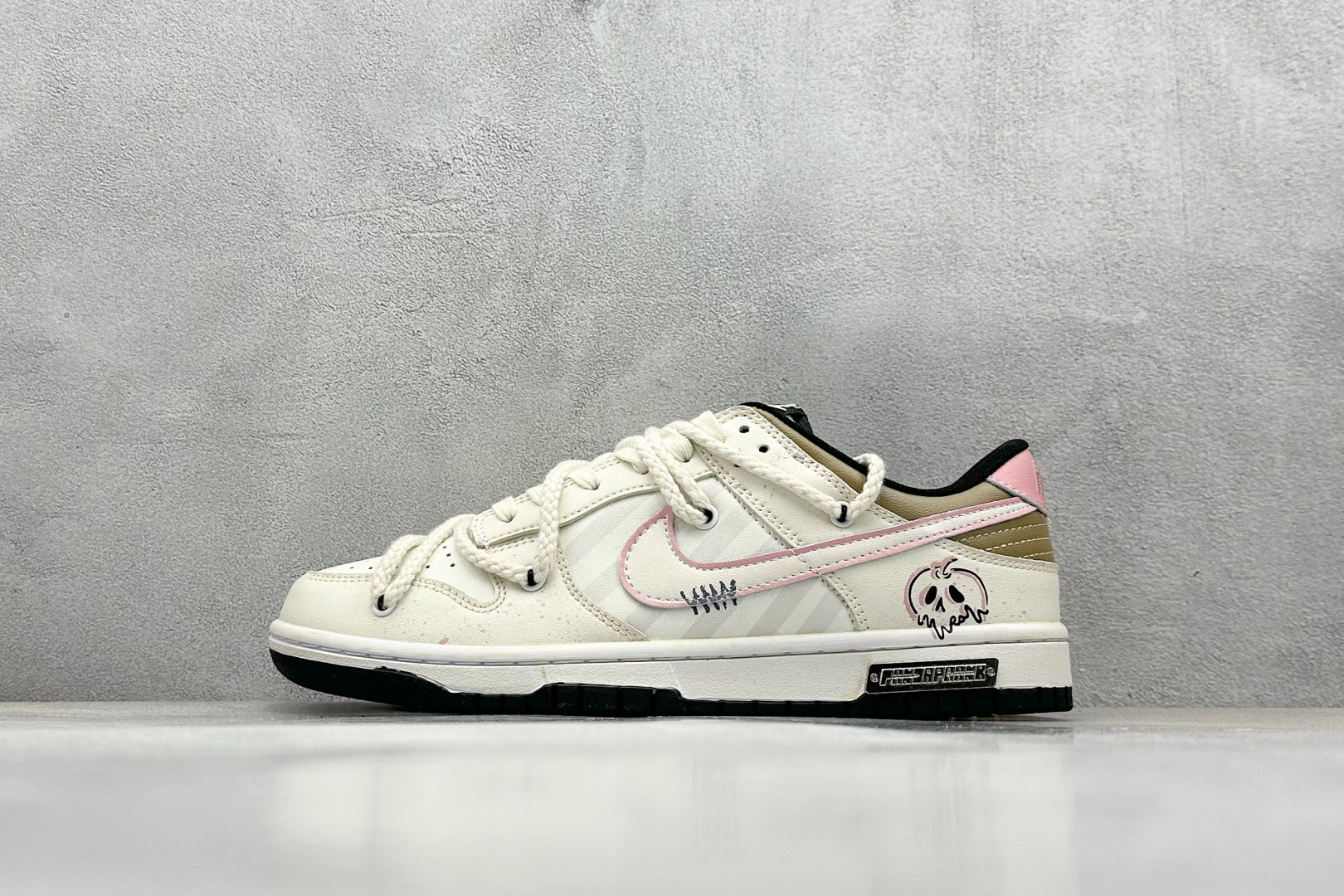 终端放店
FS版 Nike SB Dunk Low 粉色跃动
纯原大厂出品 极力推荐
原装头层材料 独