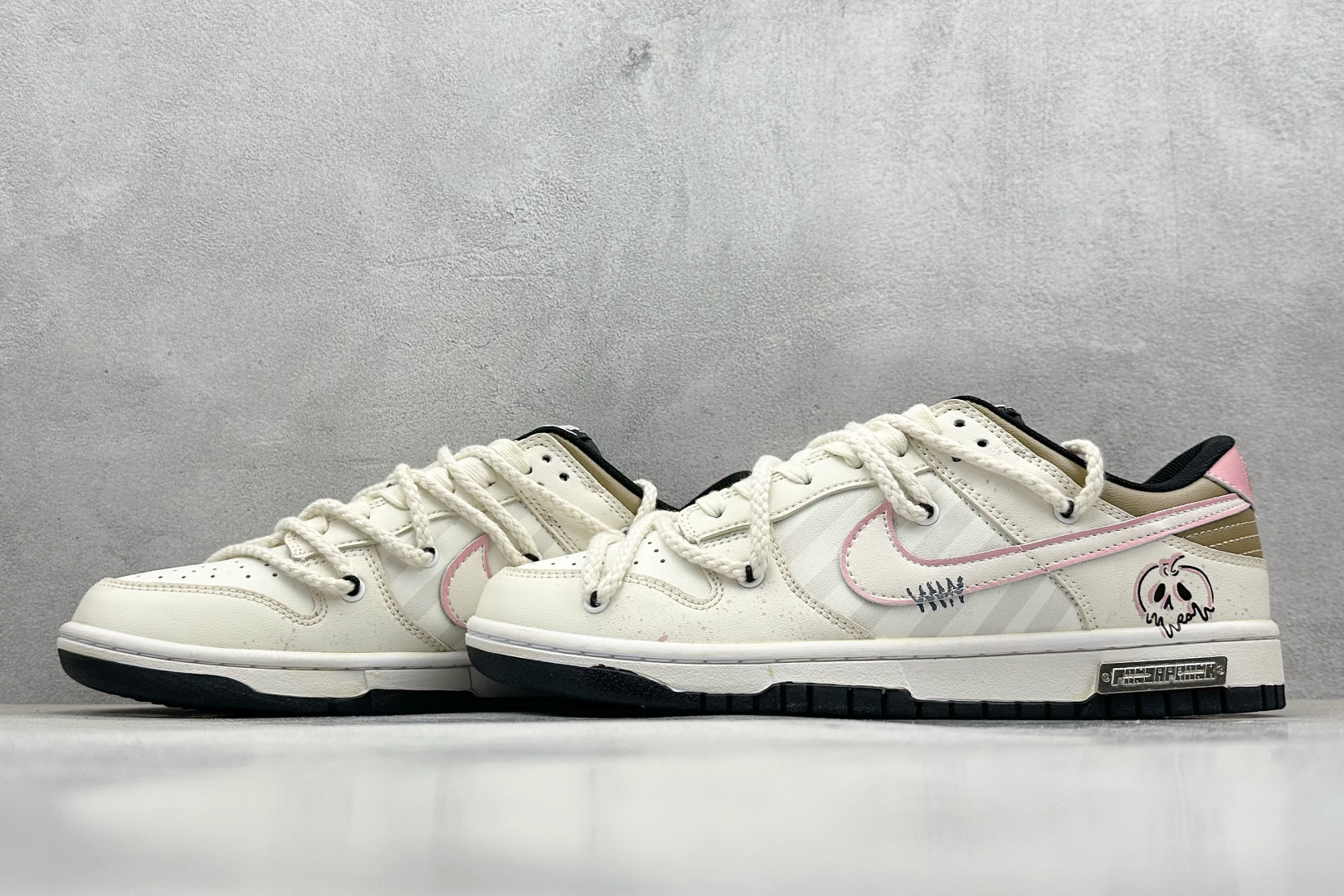  终端放店
FS版 Nike SB Dunk Low 粉色跃动
纯原大厂出品 极力推荐
原装头层材料 独