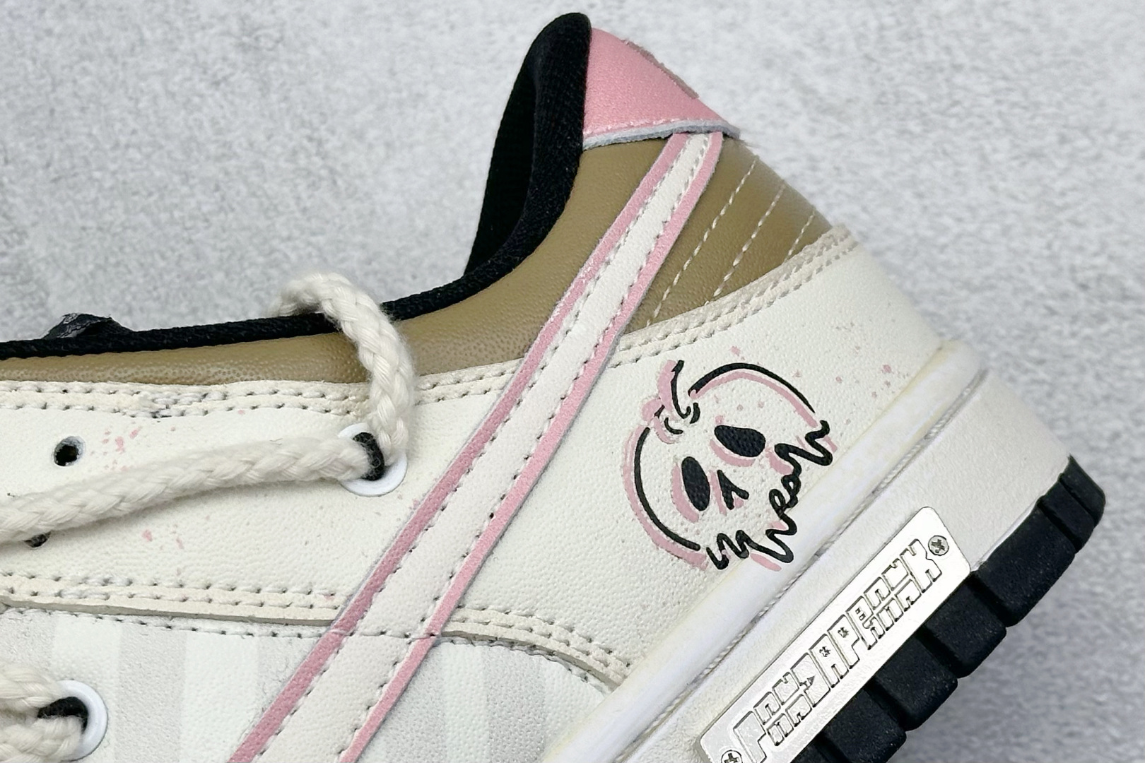  终端放店
FS版 Nike SB Dunk Low 粉色跃动
纯原大厂出品 极力推荐
原装头层材料 独